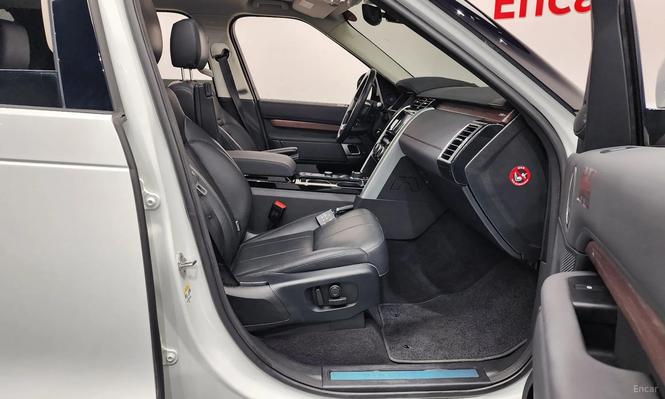 Land Rover Discovery 5 превью 11