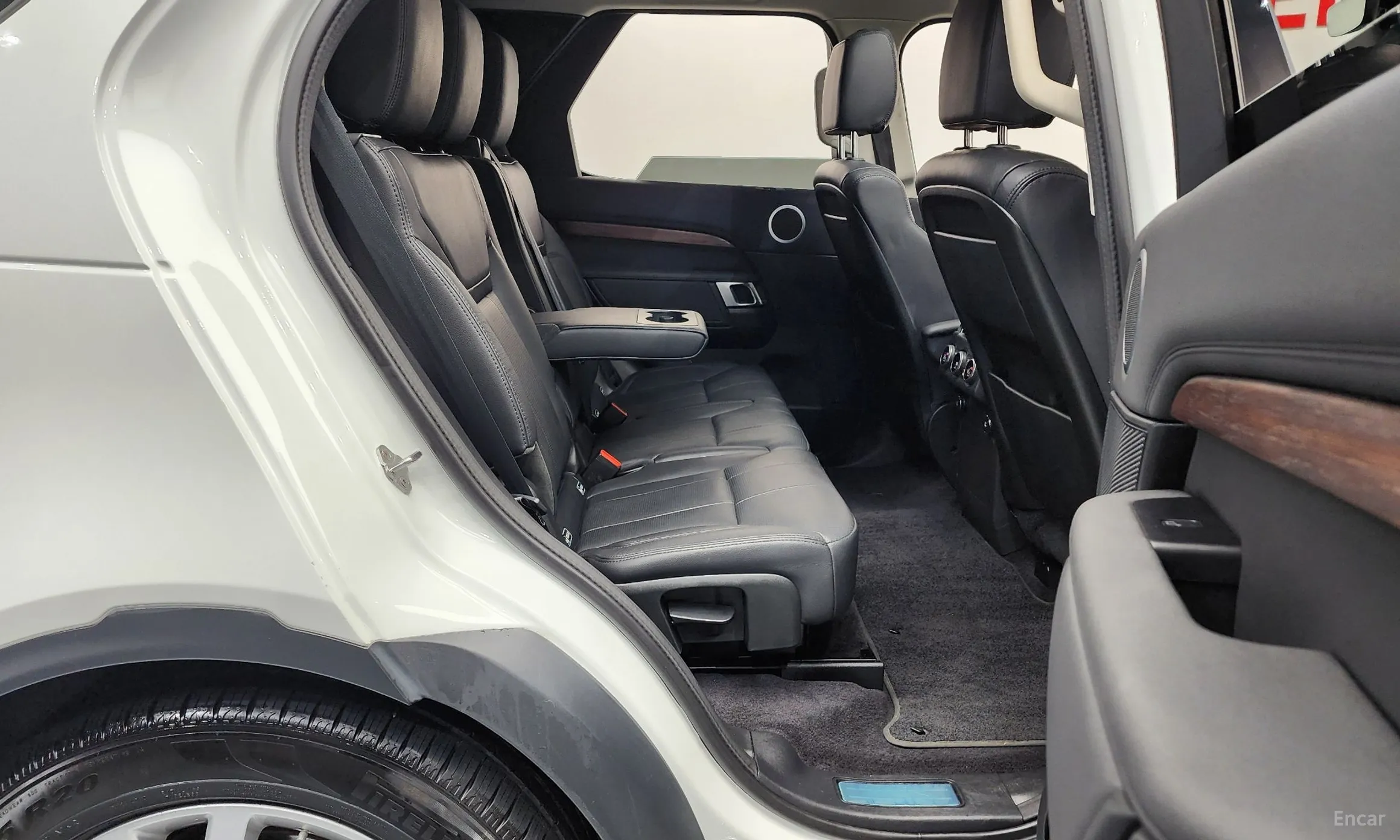 Land Rover Discovery 5 превью 12