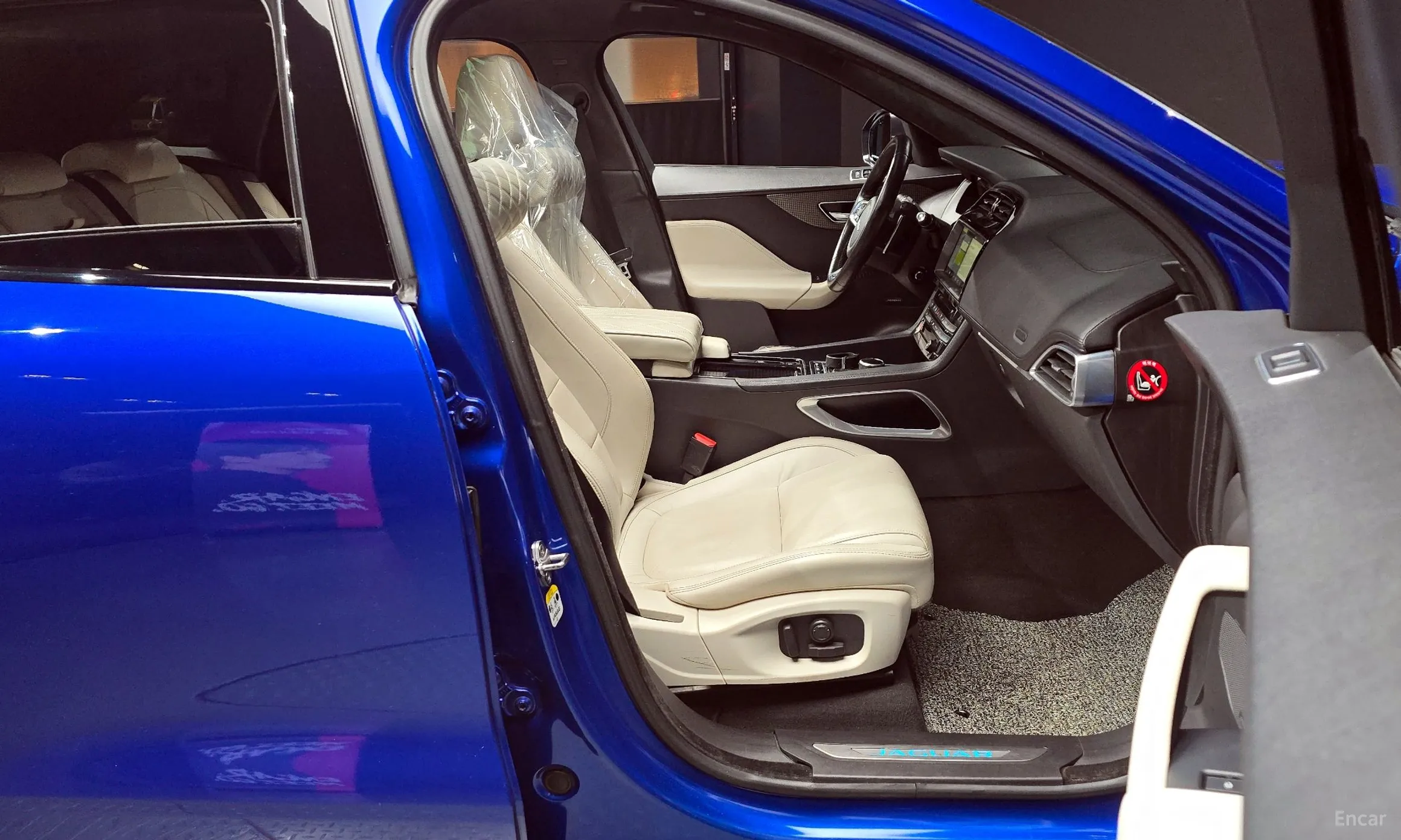 Jaguar F-PACE превью 11