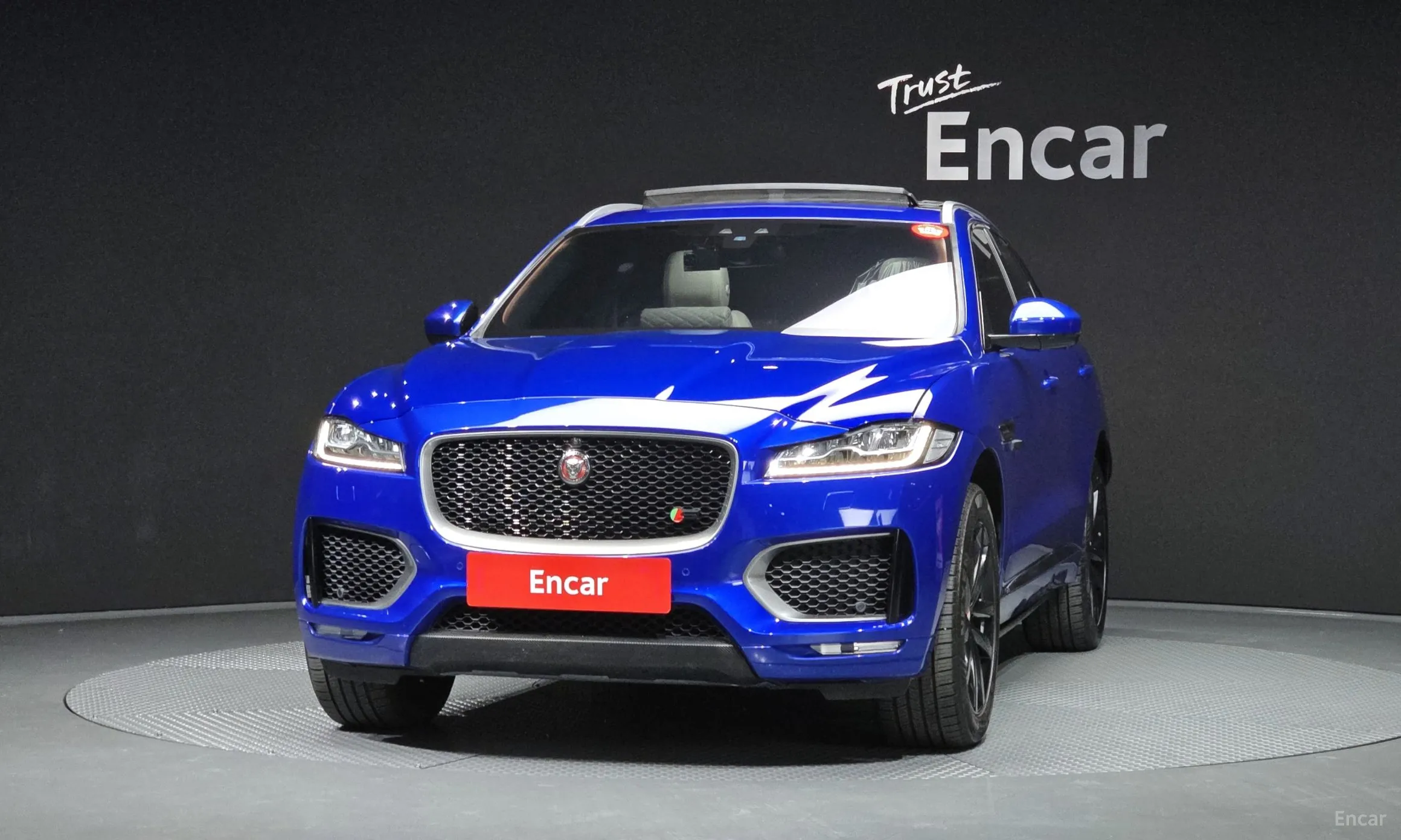 Jaguar F-PACE превью 3