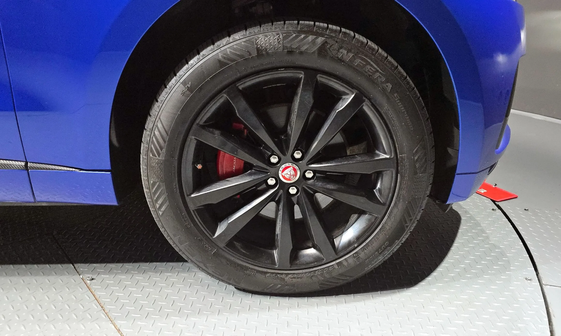 Jaguar F-PACE превью 5