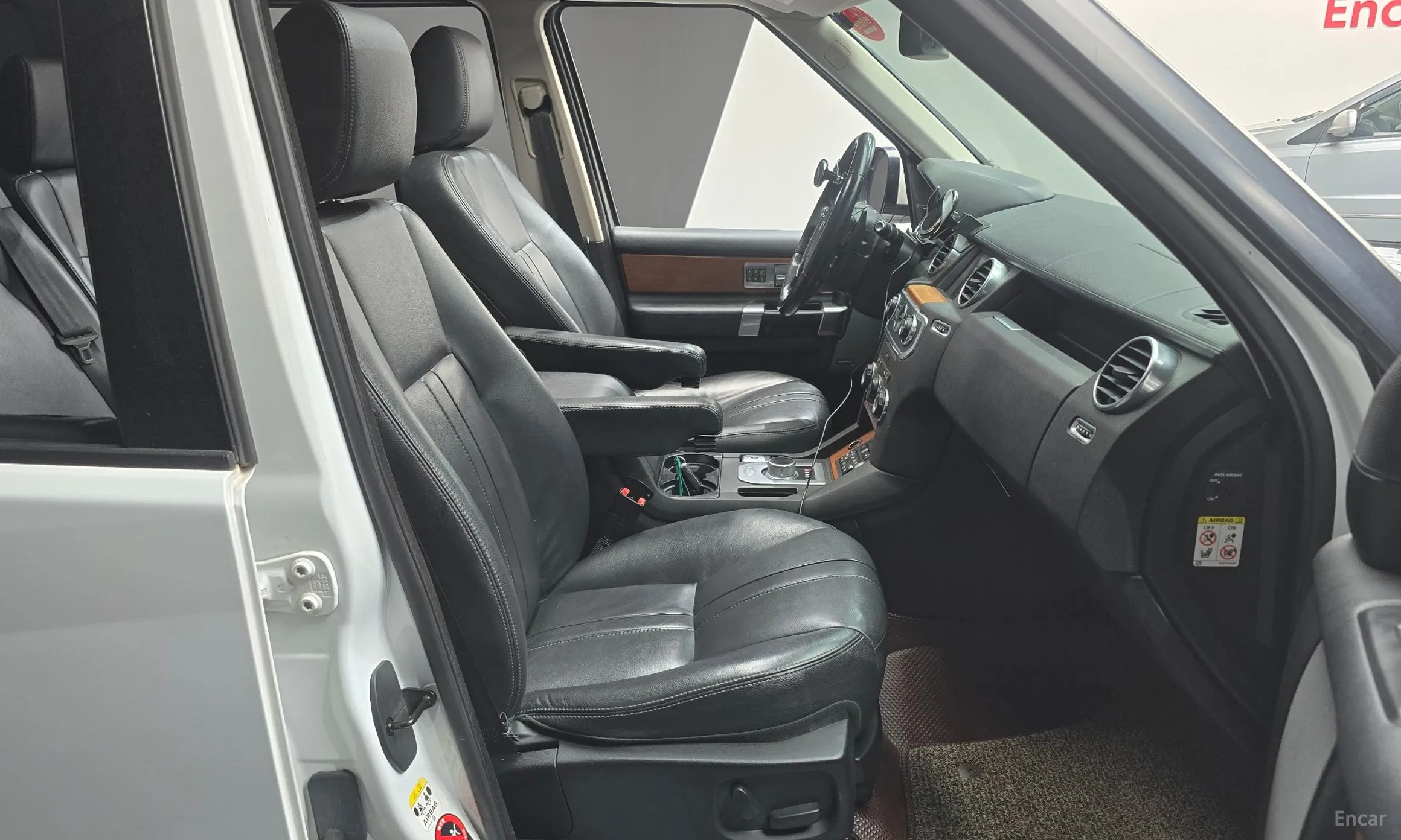 Land Rover Discovery 4 превью 10