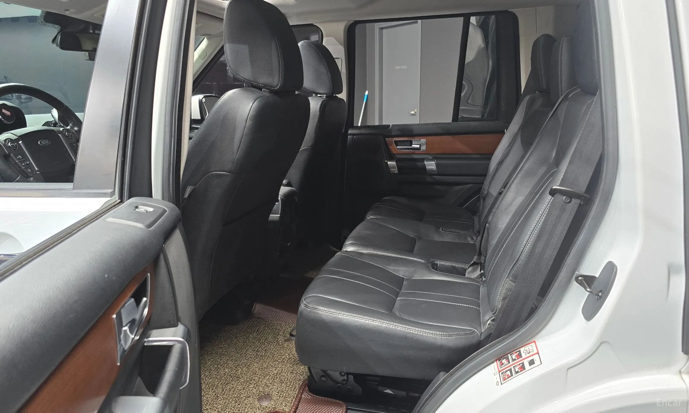 Land Rover Discovery 4 превью 13