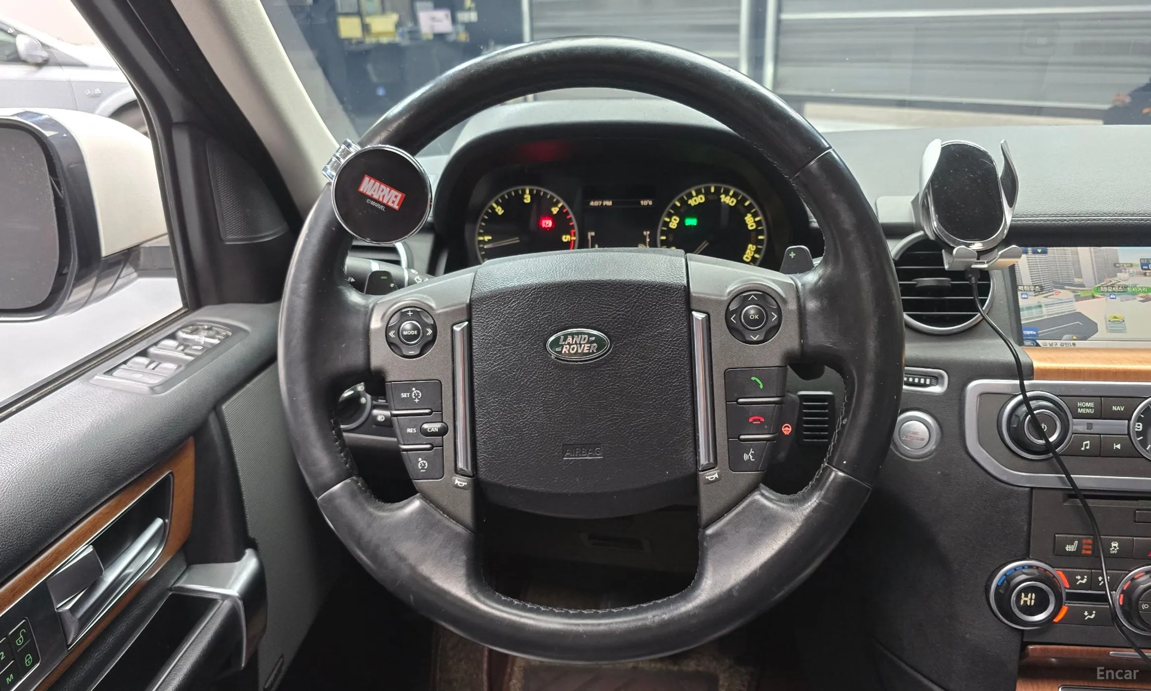 Land Rover Discovery 4 превью 14