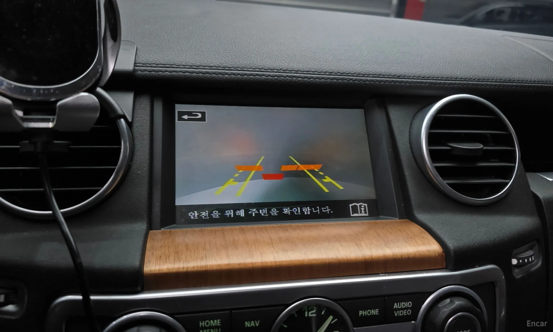 Land Rover Discovery 4 превью 15