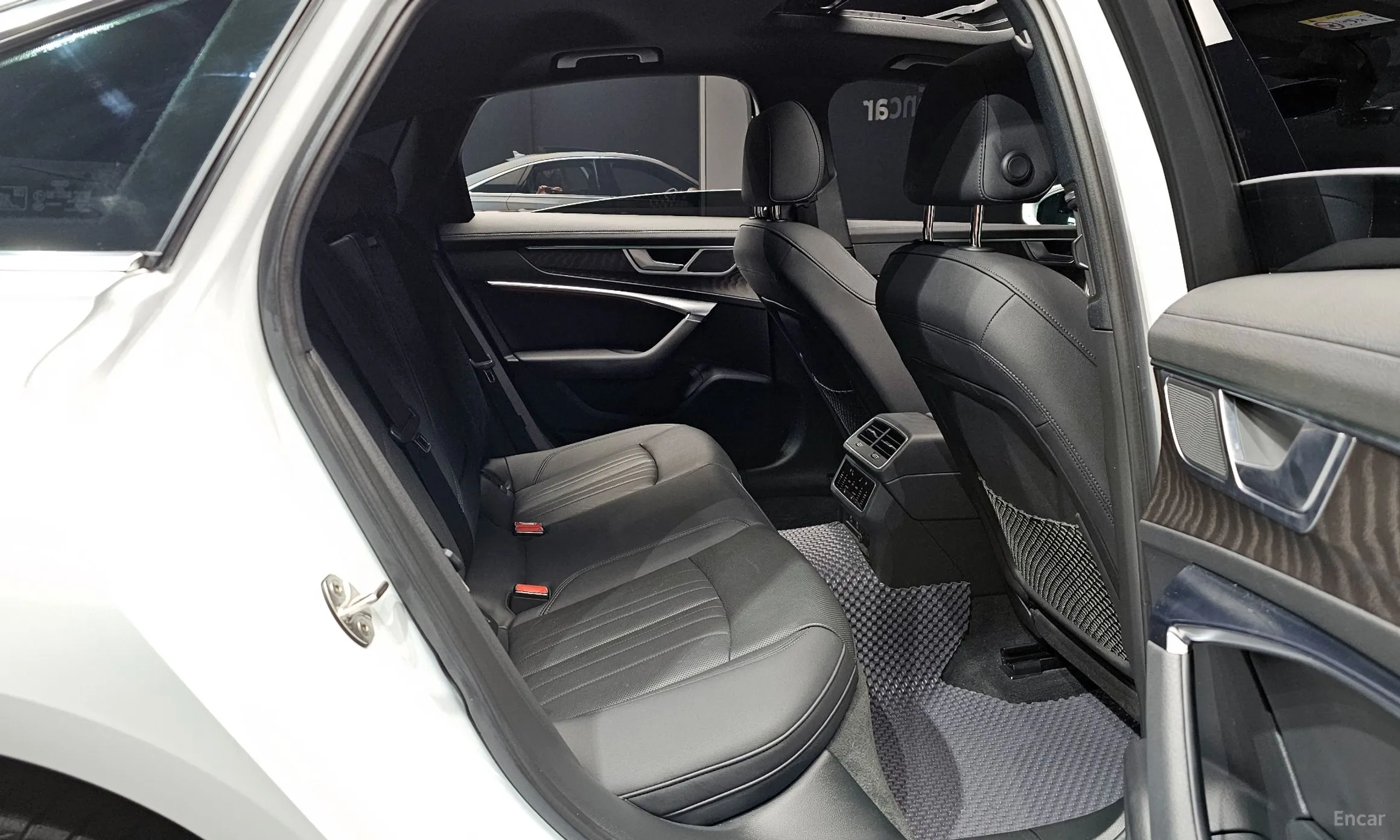 Audi A6 (C8) превью 11