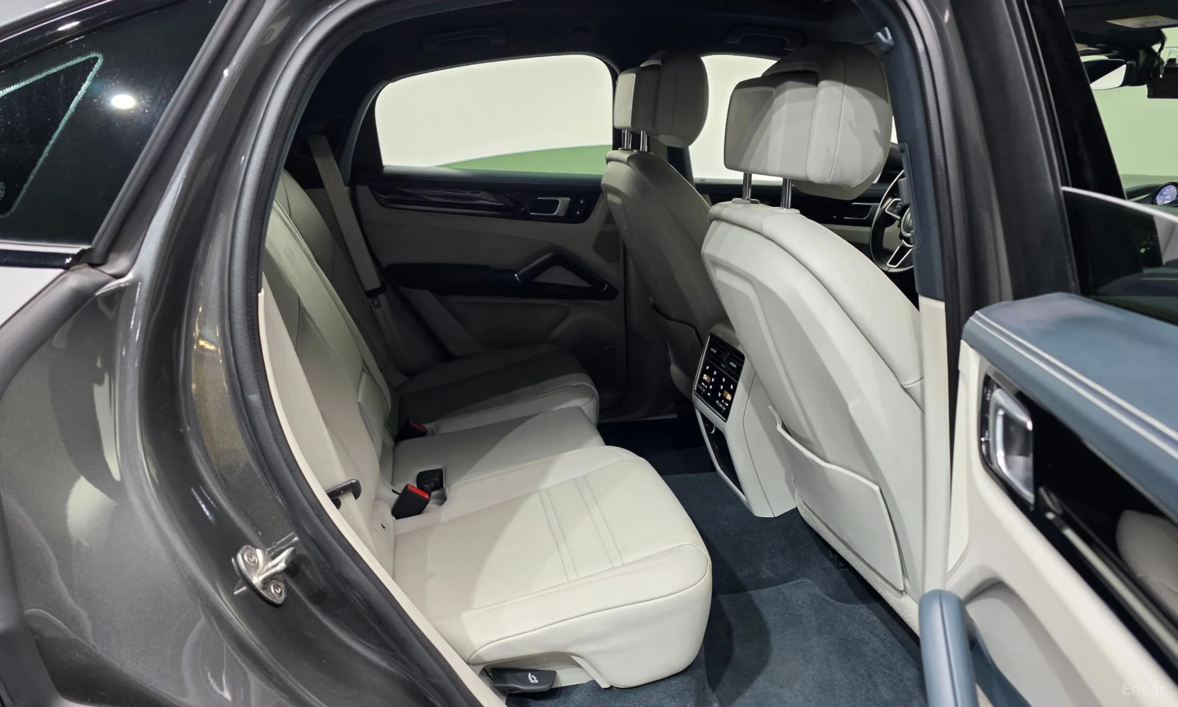 Porsche Cayenne (PO536) превью 12