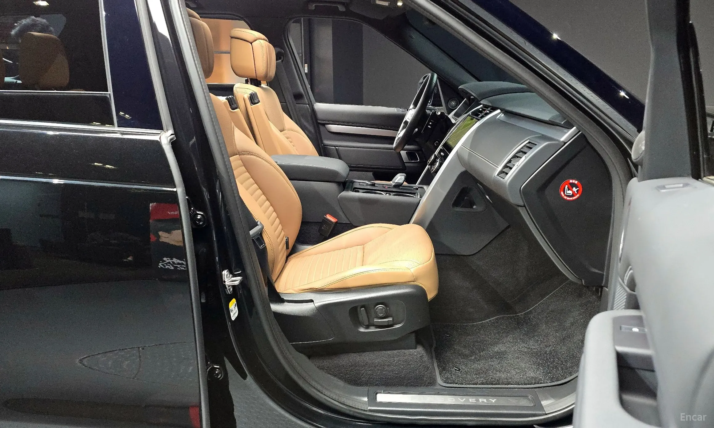 Land Rover Discovery 5 превью 11