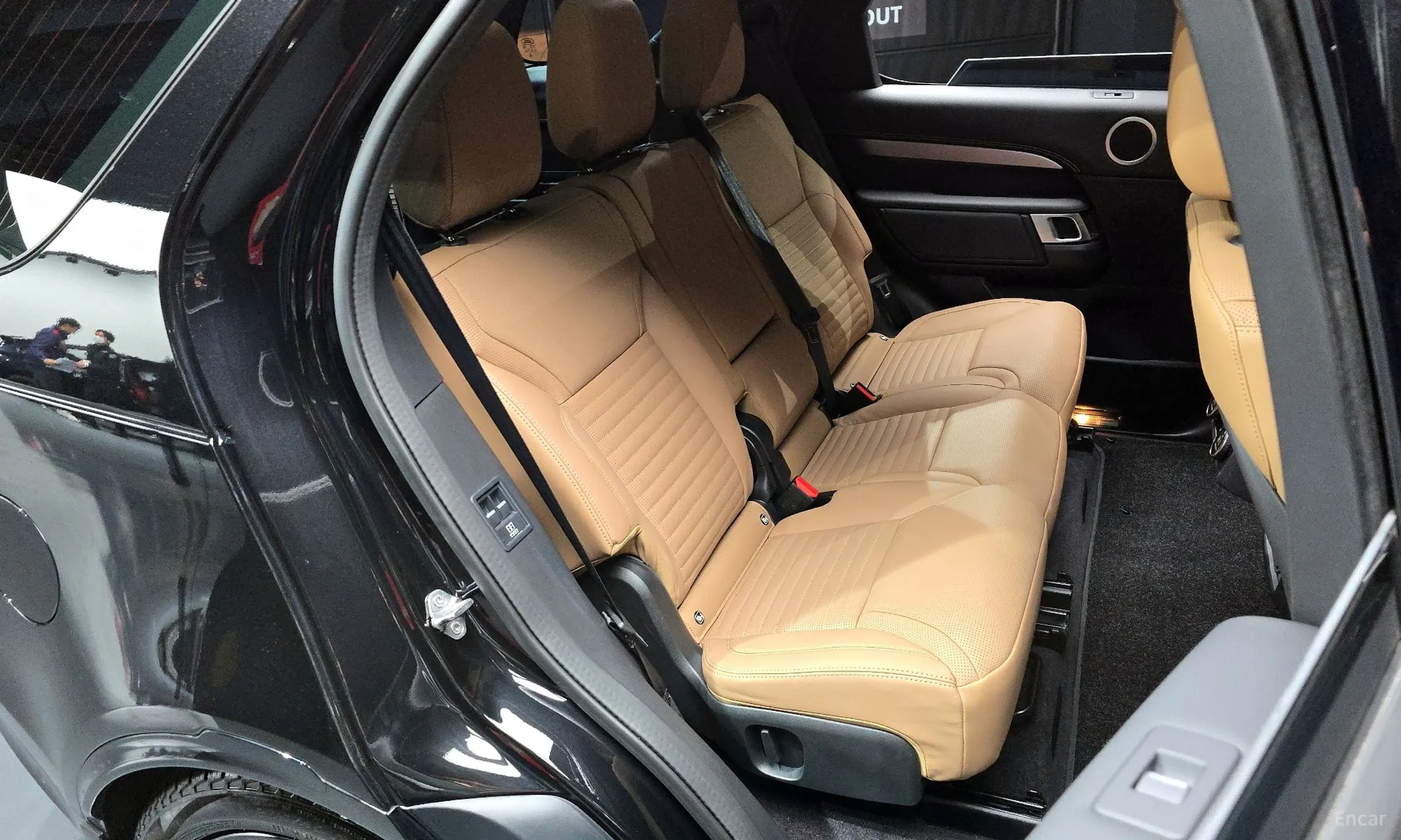Land Rover Discovery 5 превью 12