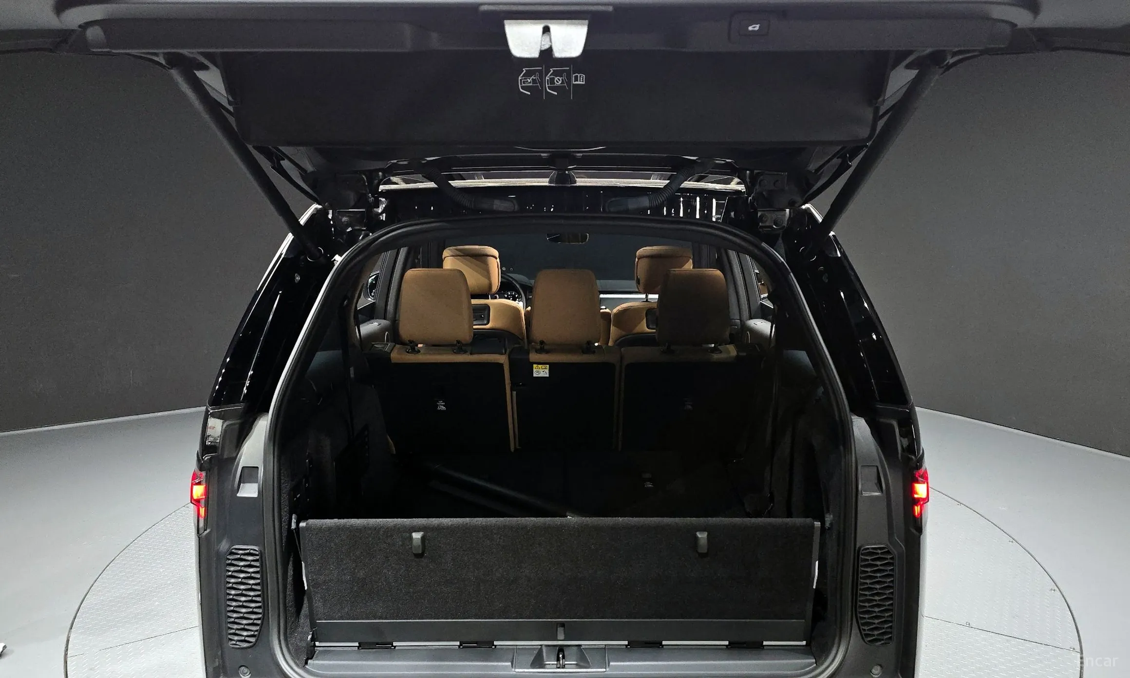 Land Rover Discovery 5 превью 20
