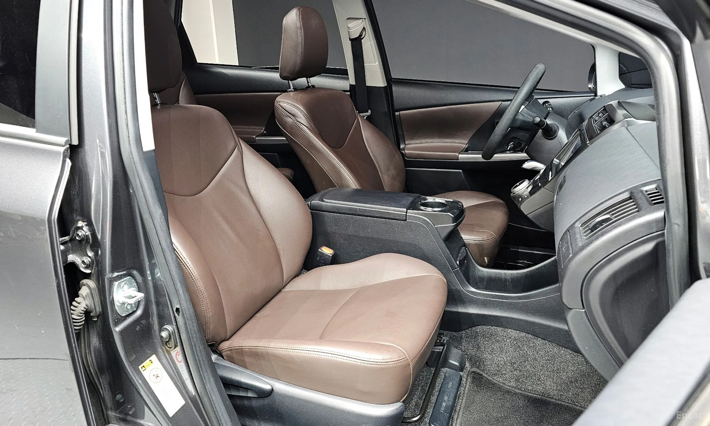 Toyota Prius V превью 10