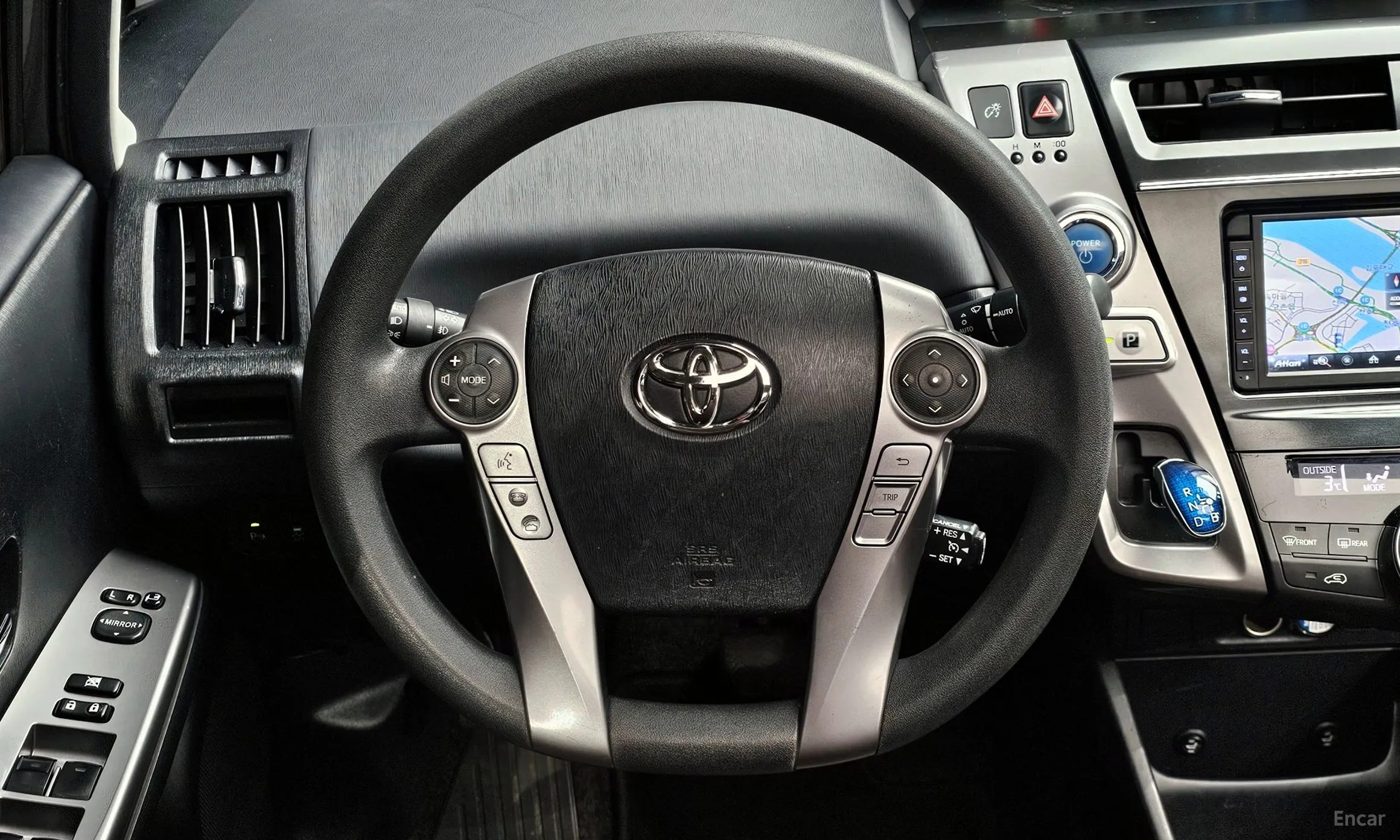 Toyota Prius V превью 14