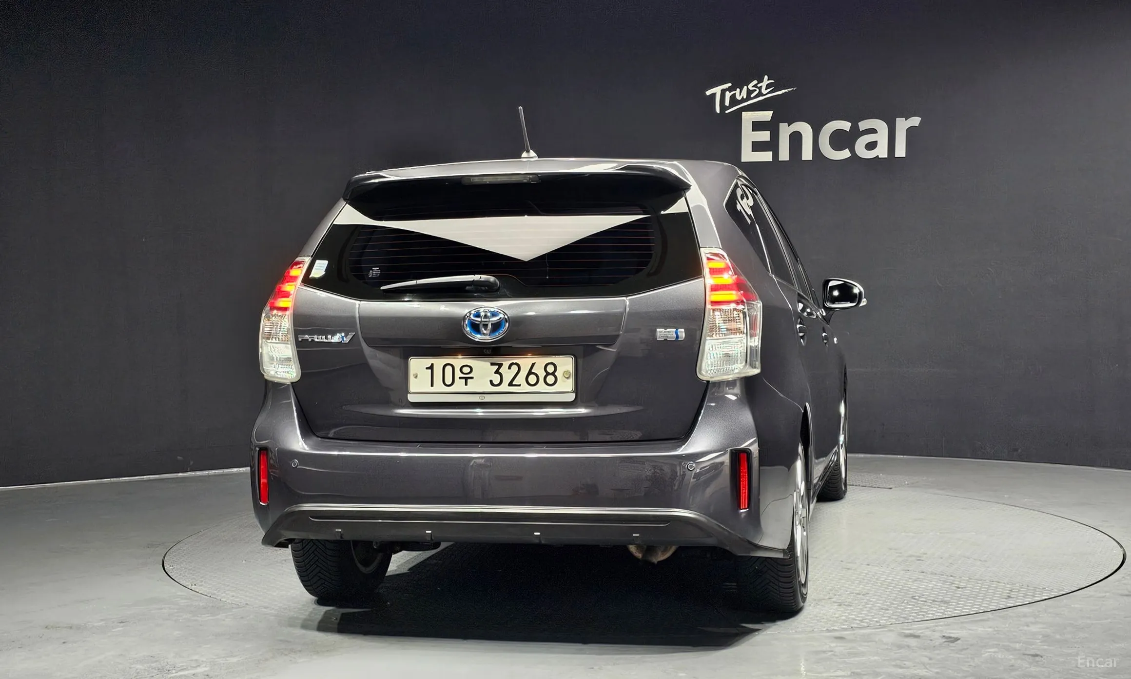 Toyota Prius V превью 4