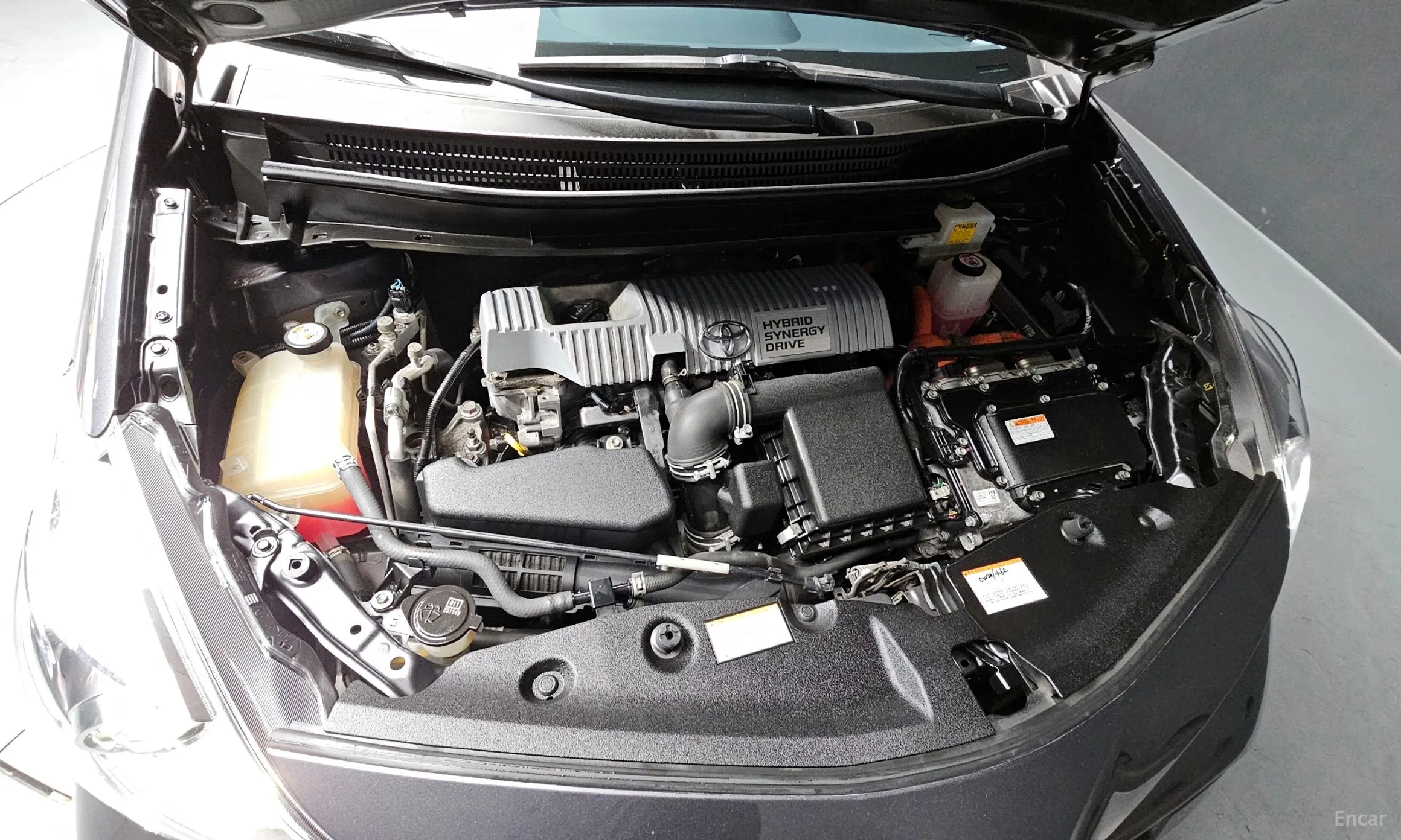 Toyota Prius V превью 6