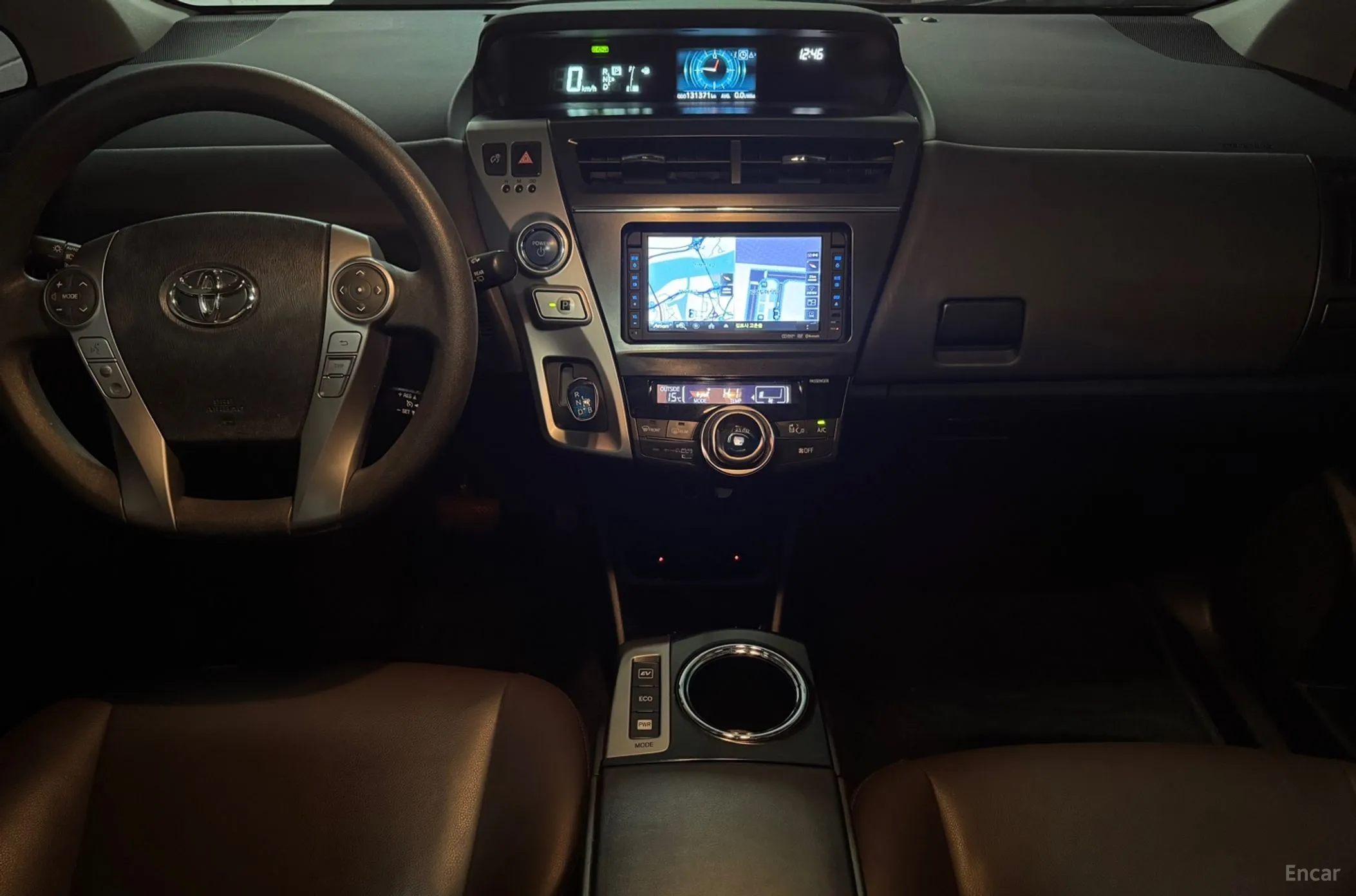 Toyota Prius V превью 7