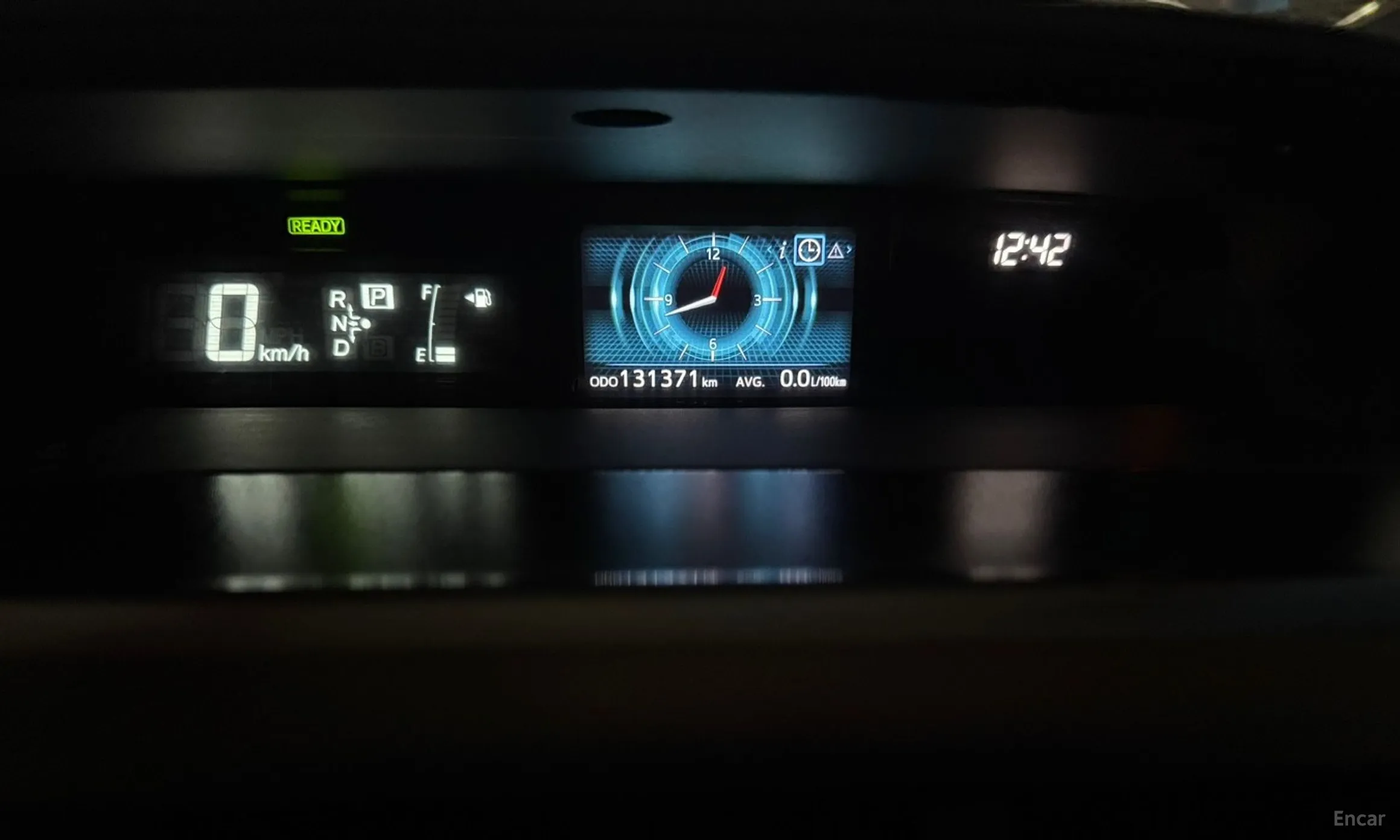 Toyota Prius V превью 8