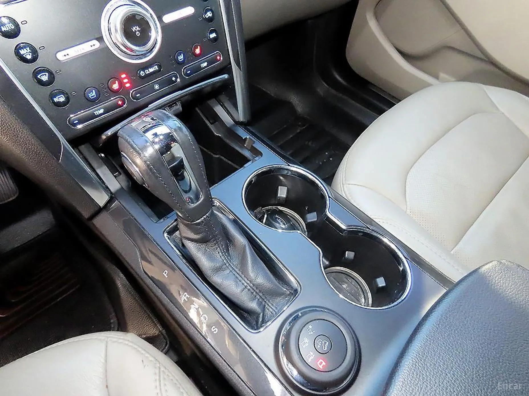 Ford Explorer превью 10