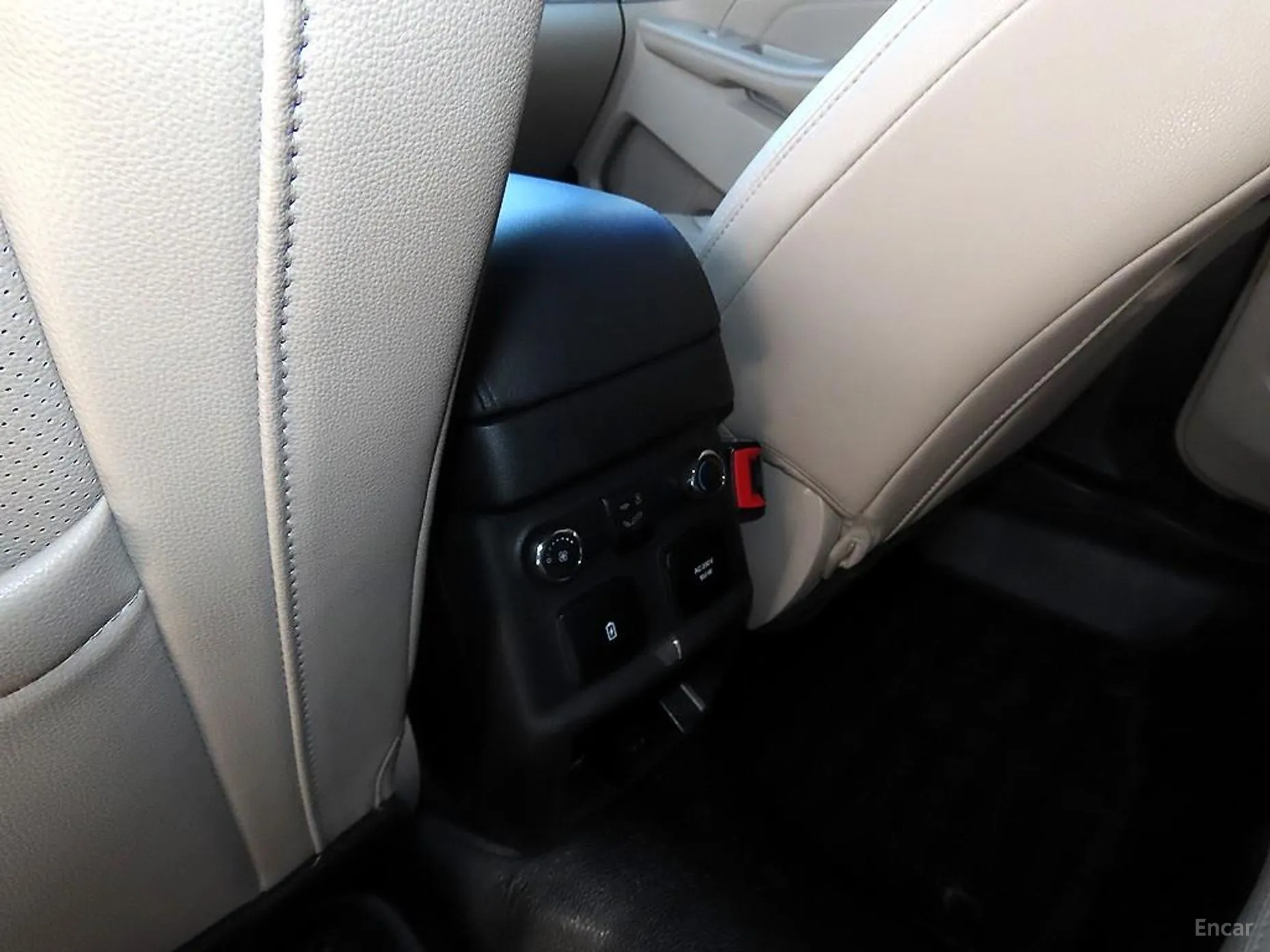 Ford Explorer превью 16