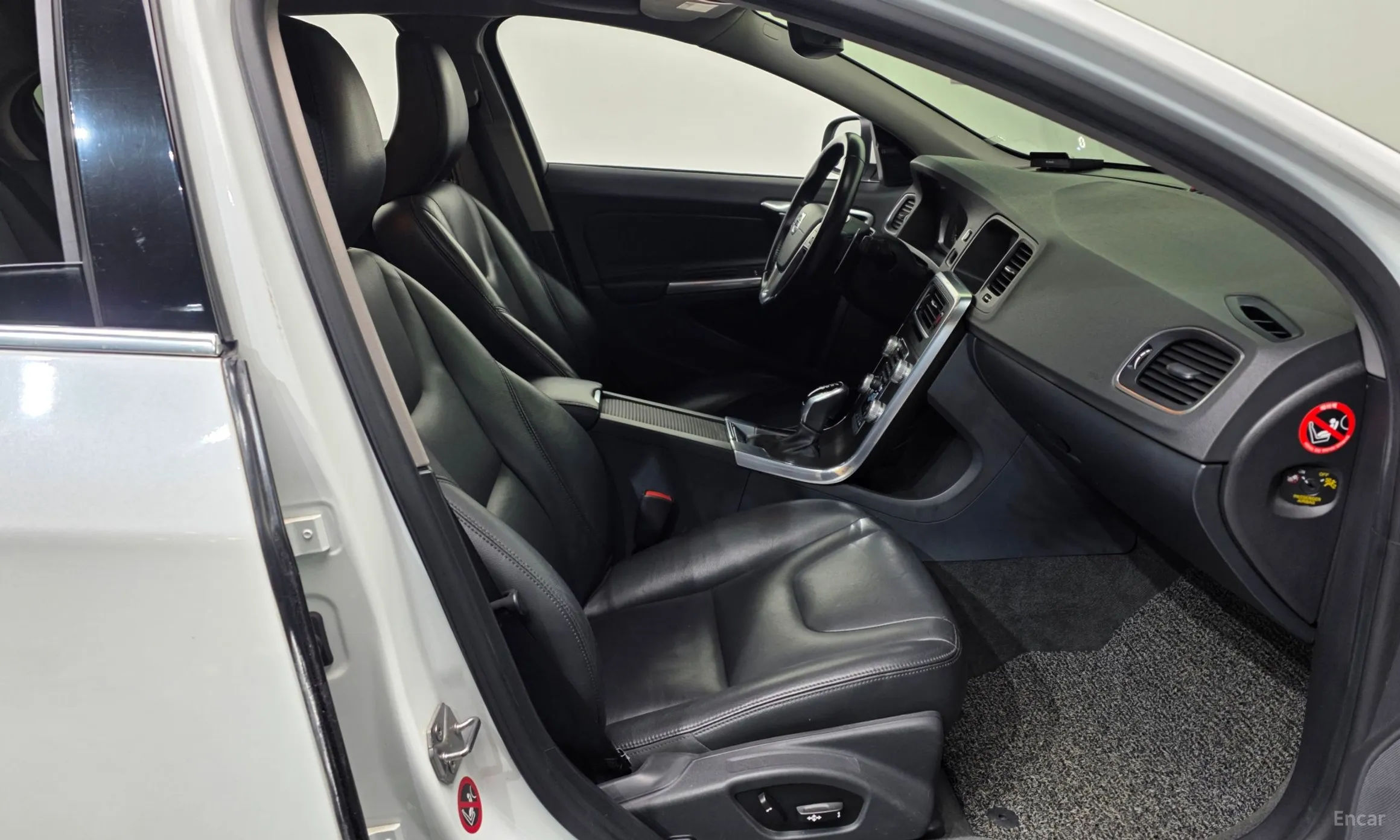 Volvo S60 превью 11