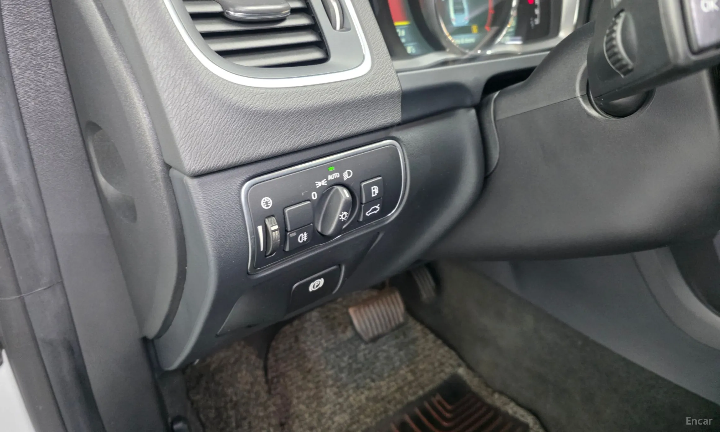 Volvo S60 превью 17