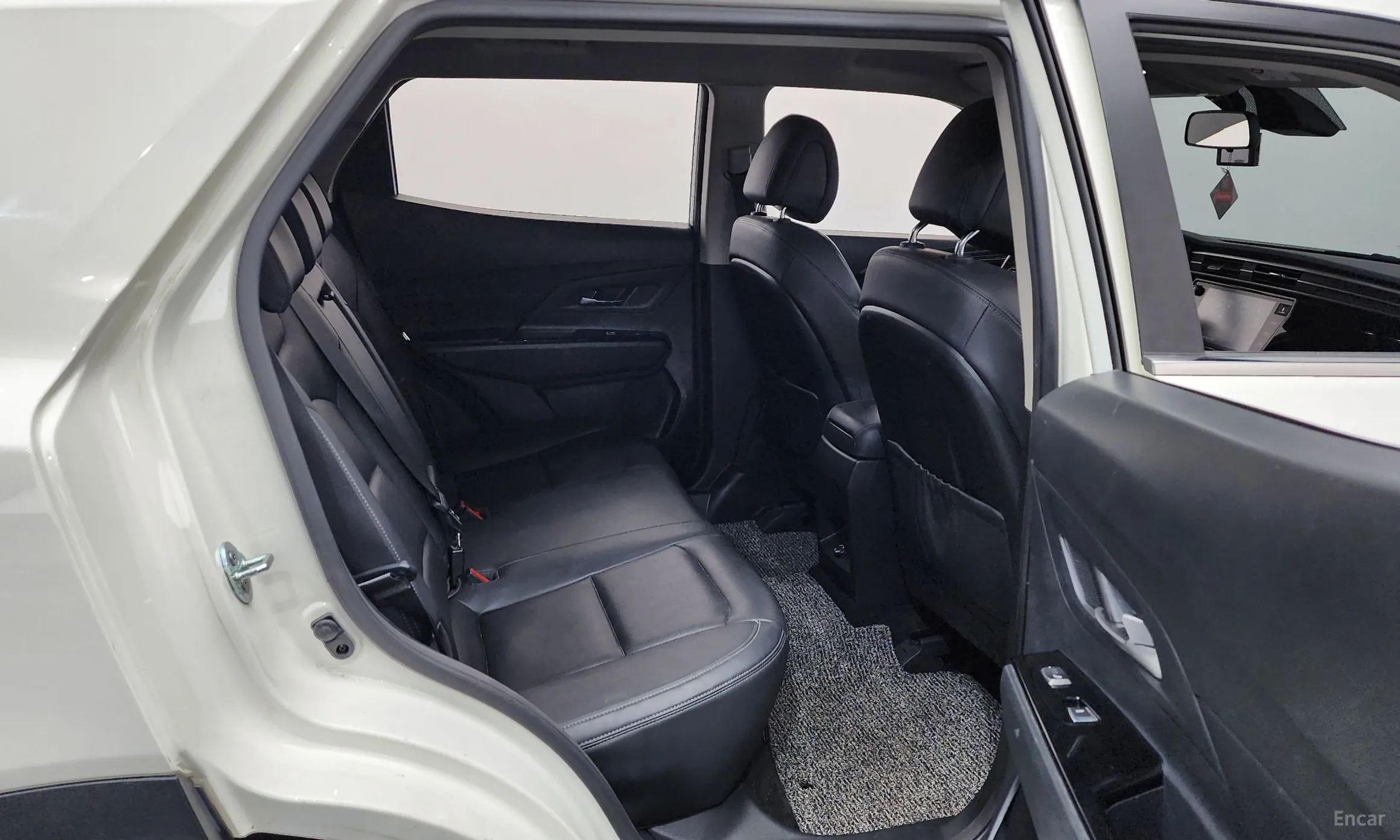 KG Mobility (SsangYong) Beautiful Korando превью 12