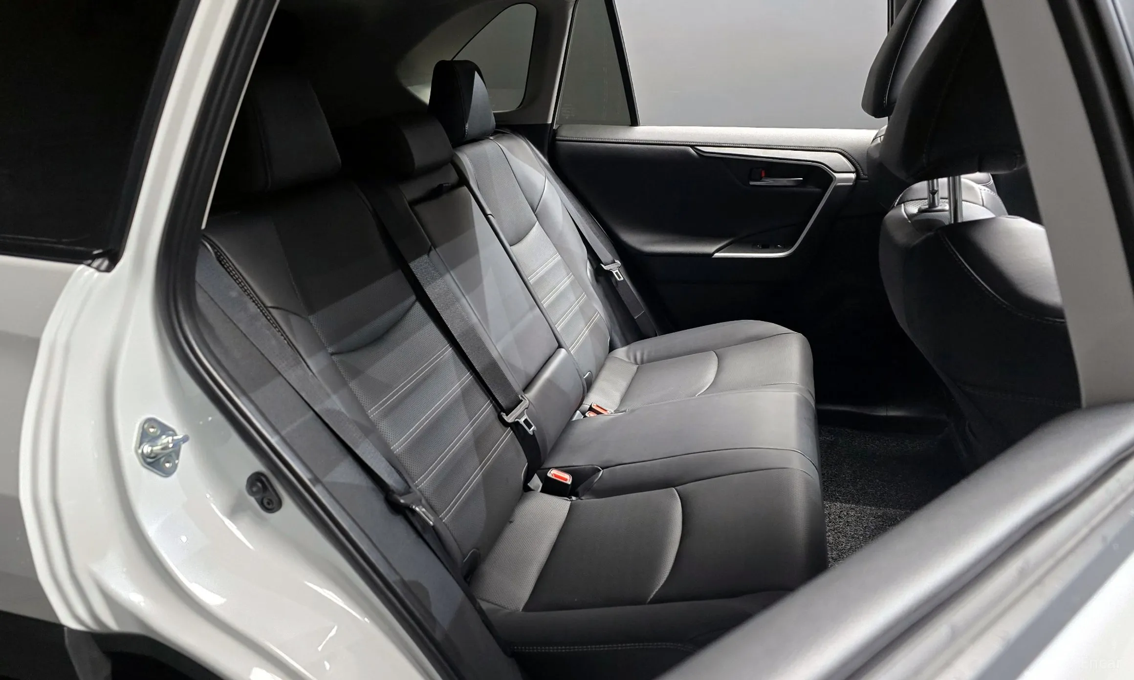 Toyota RAV4 5th Generation превью 12