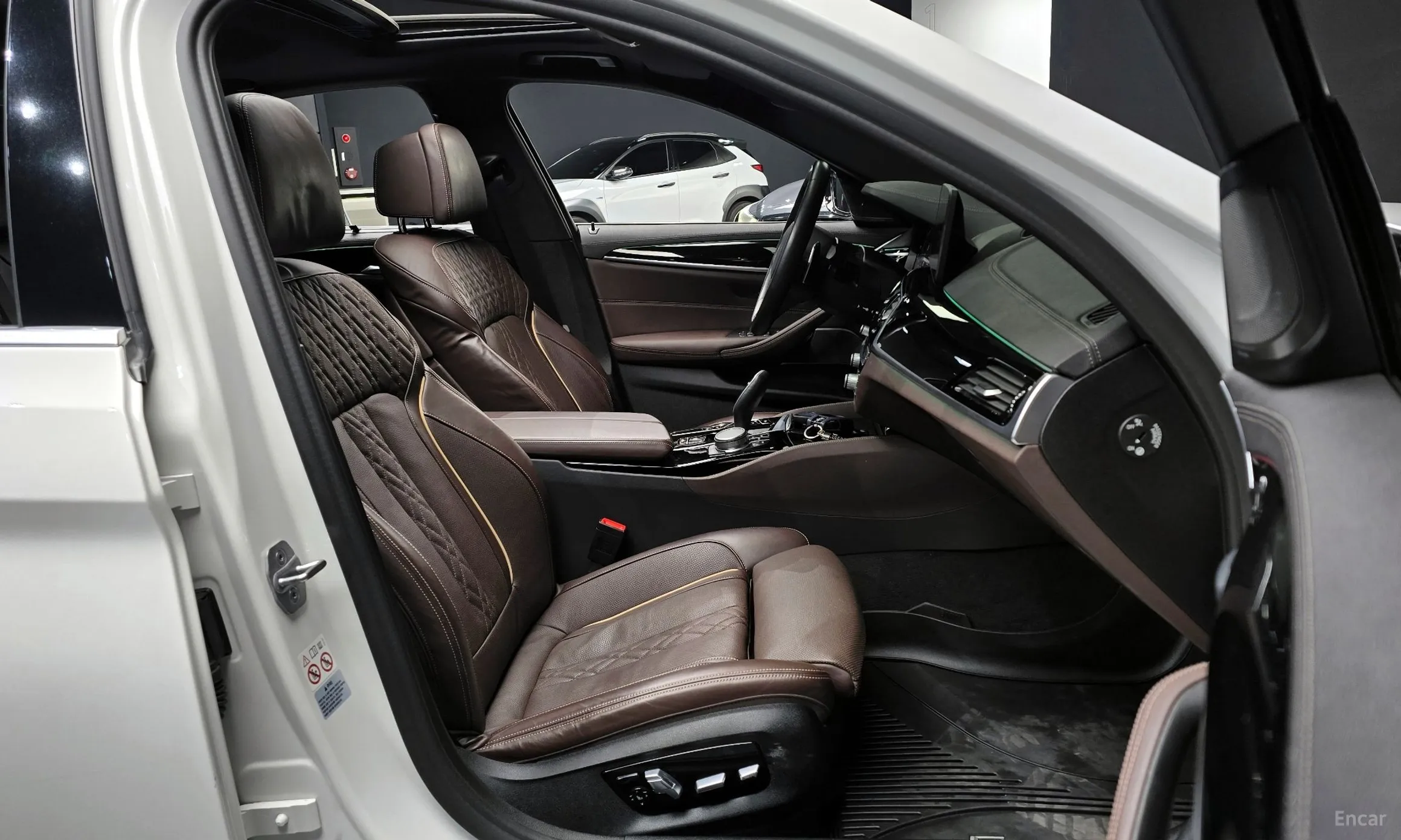 BMW 5 Series (G30) превью 10