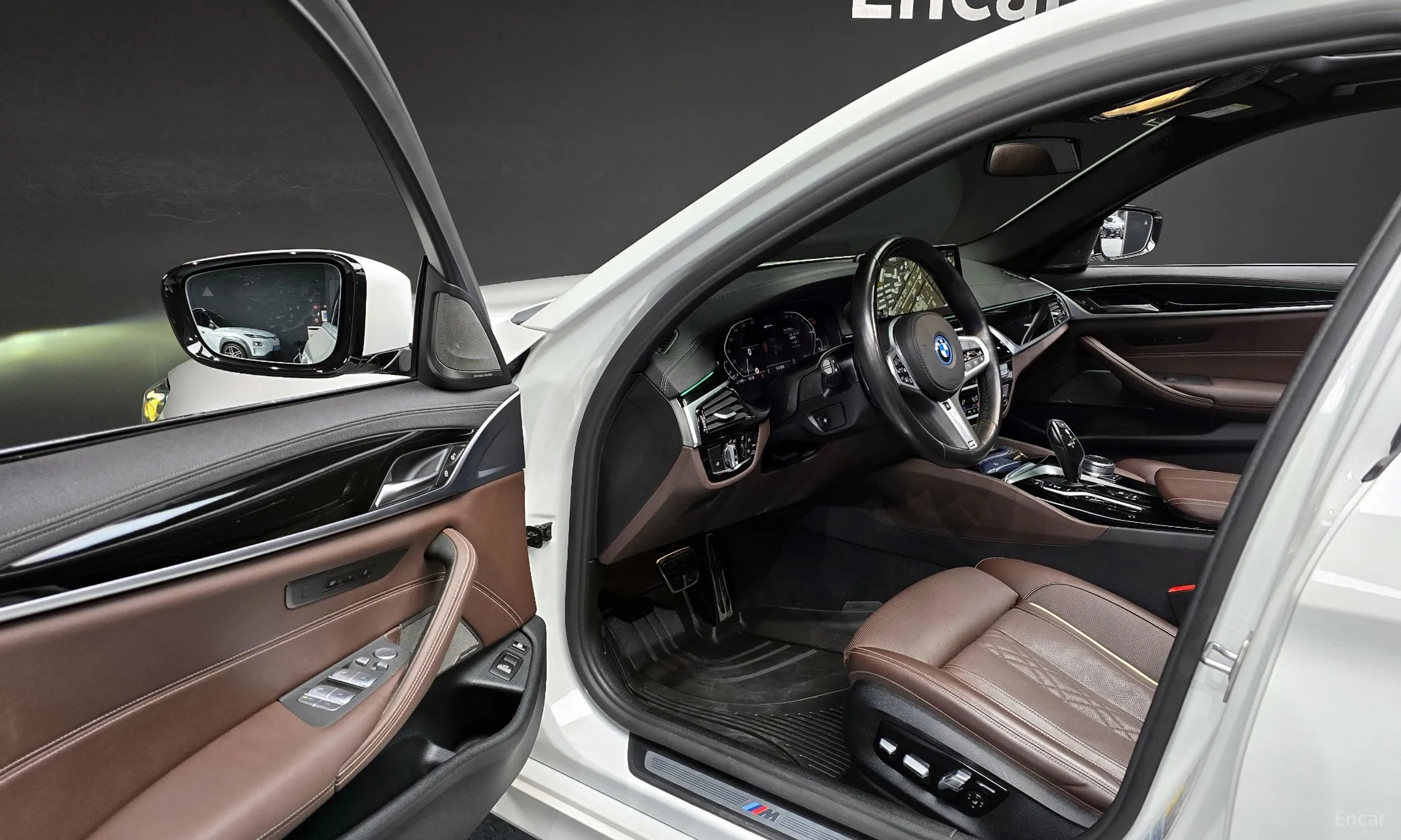 BMW 5 Series (G30) превью 11