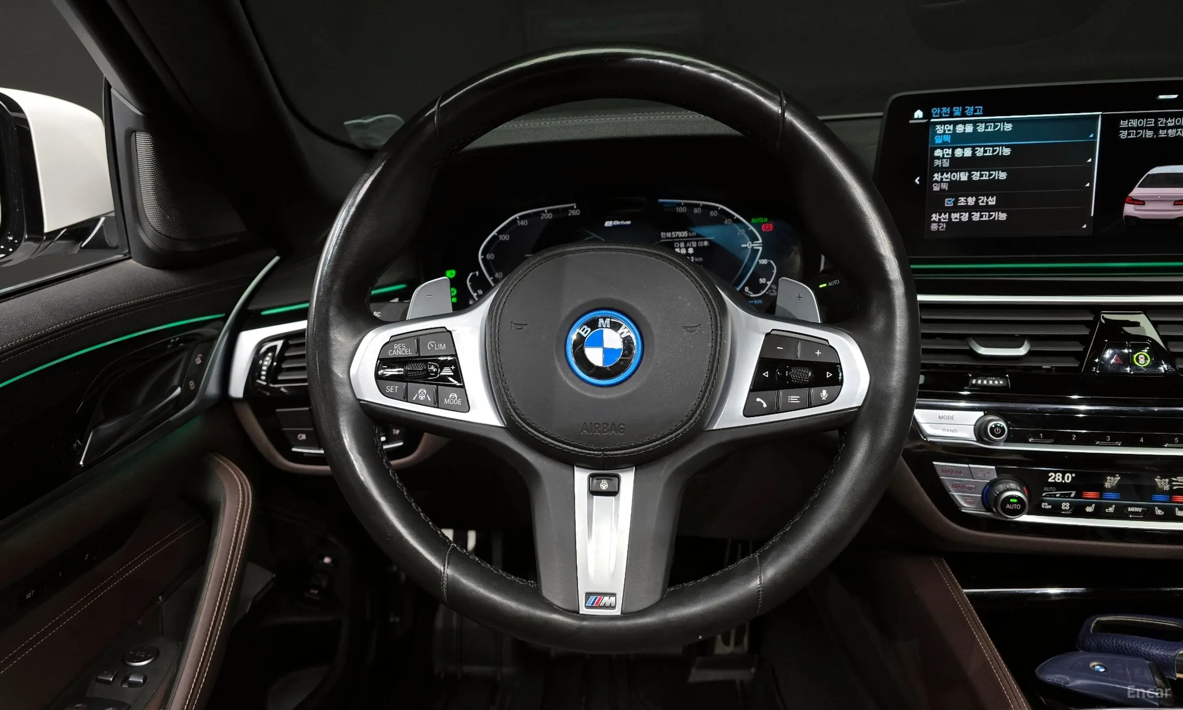 BMW 5 Series (G30) превью 13
