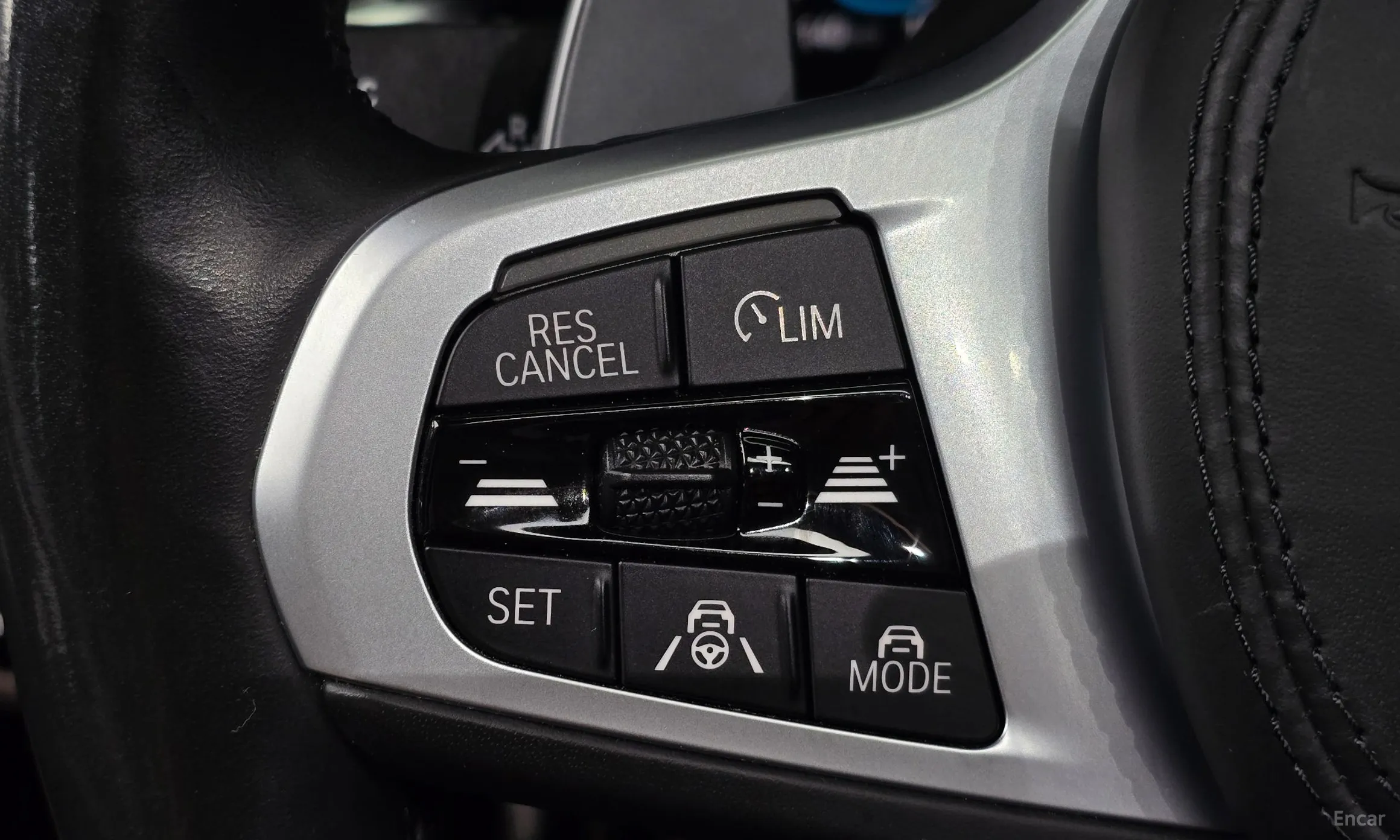 BMW 5 Series (G30) превью 15