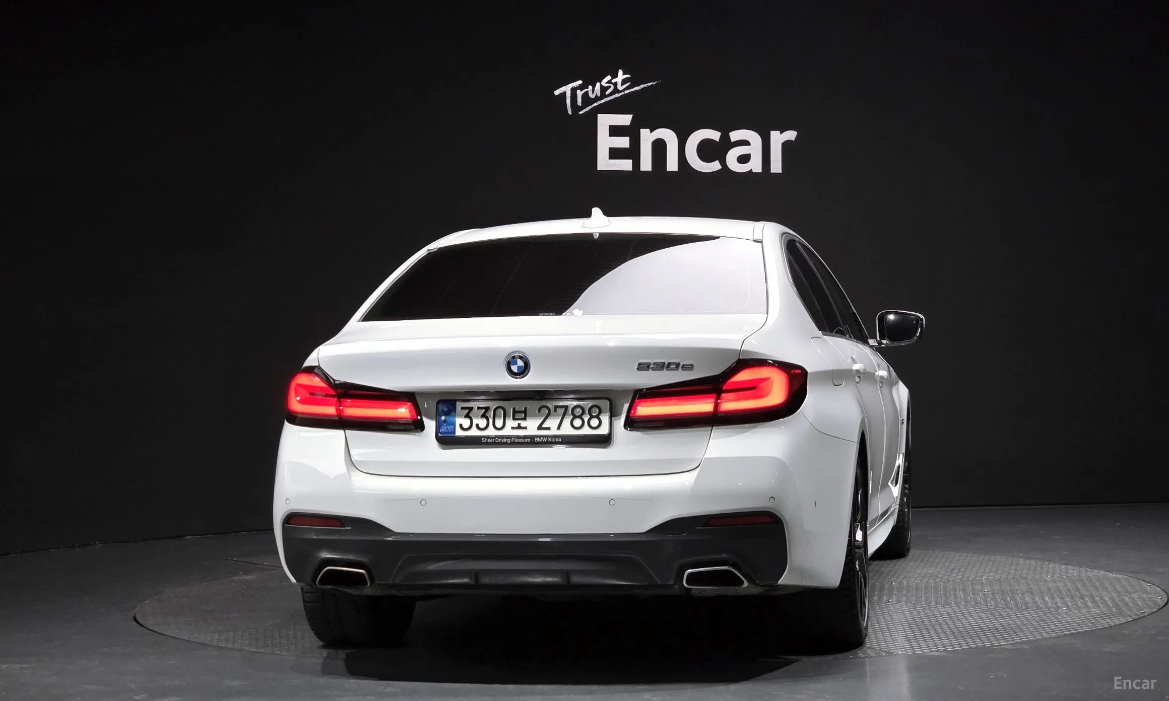 BMW 5 Series (G30) превью 4