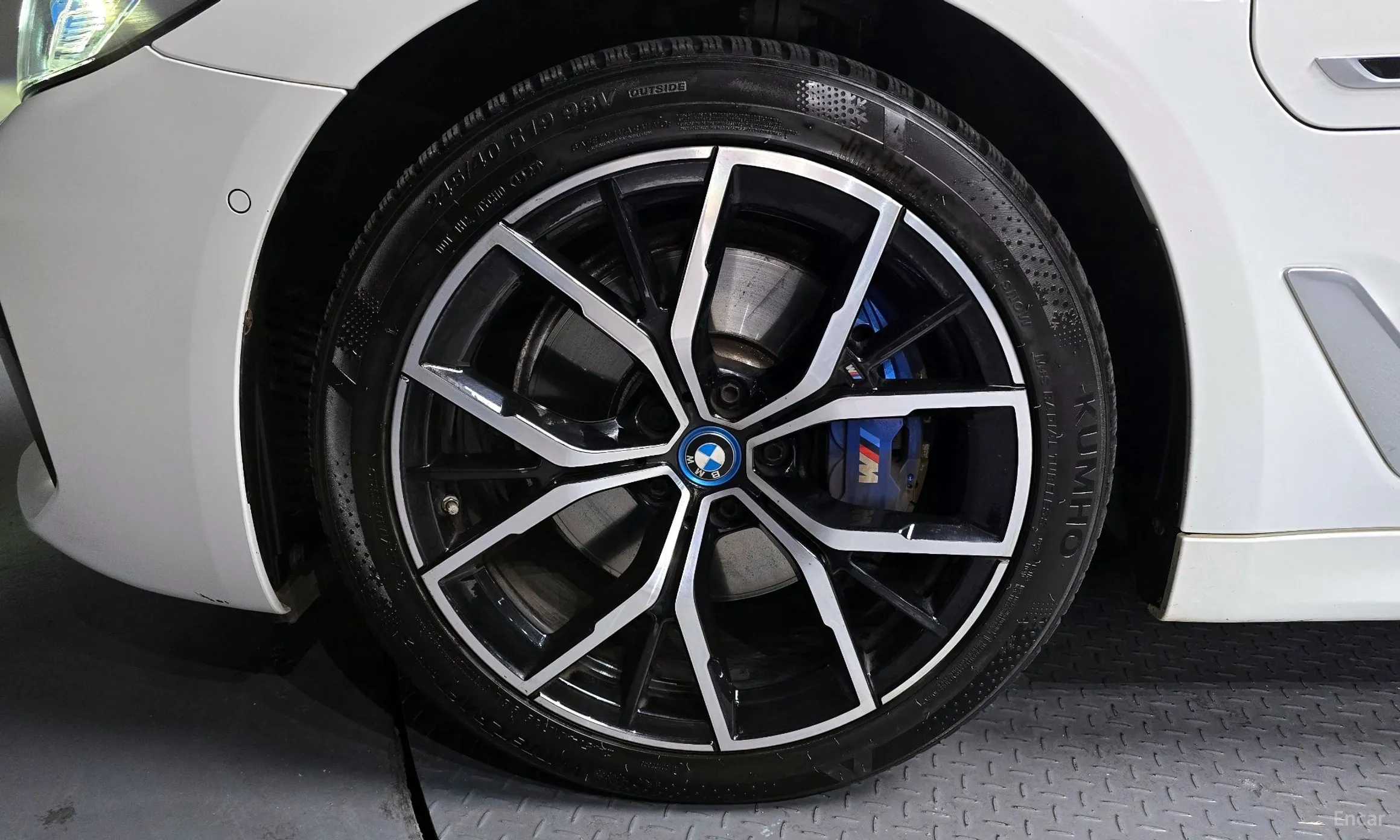 BMW 5 Series (G30) превью 5