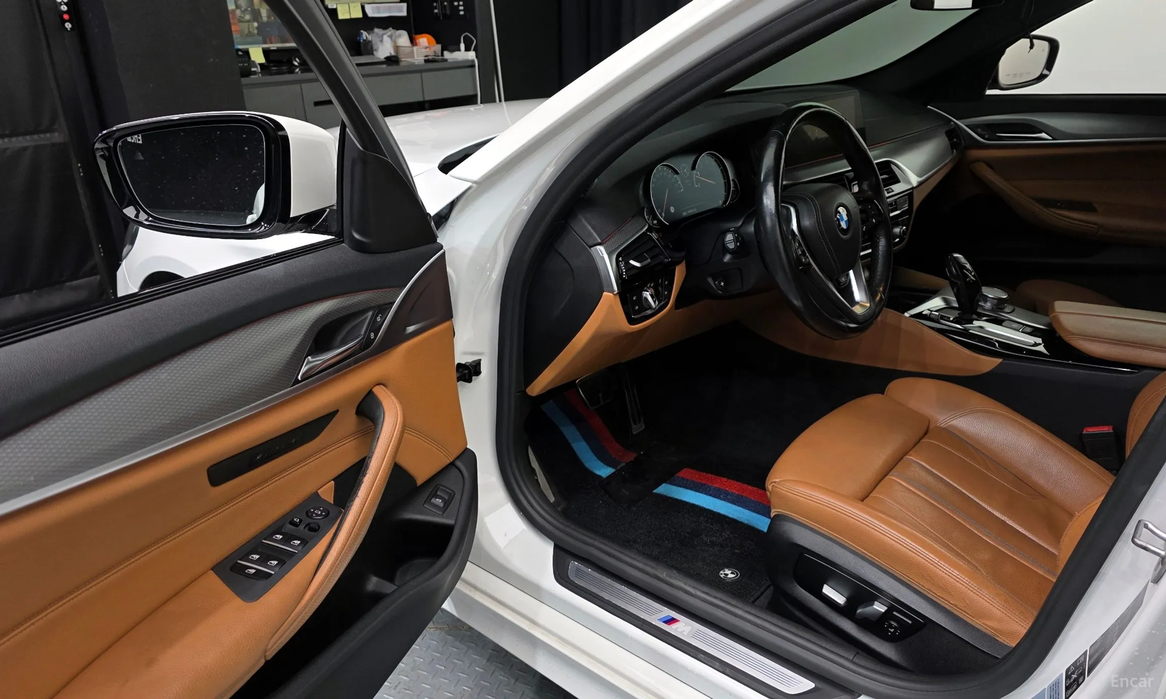 BMW 5 Series (G30) превью 10