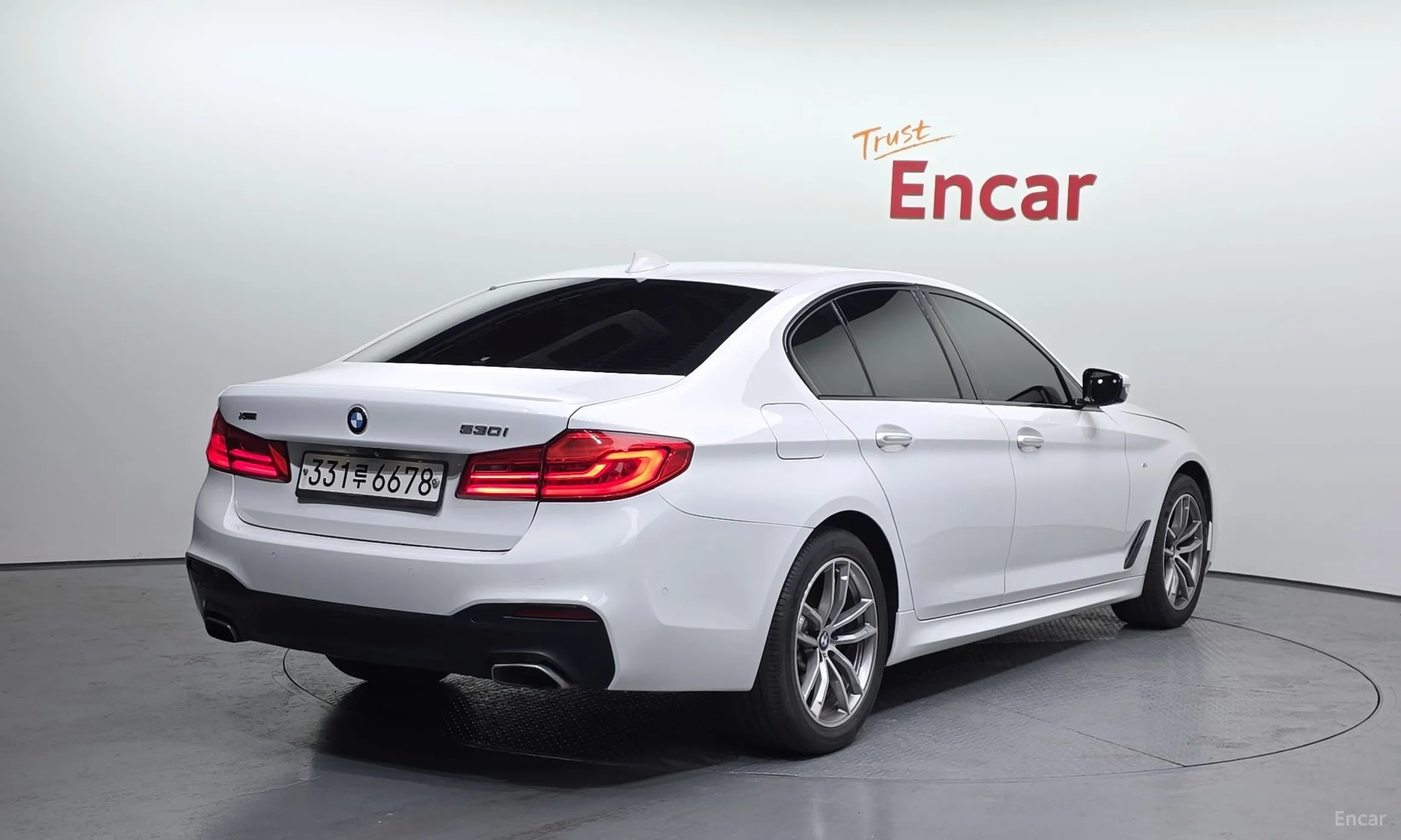 BMW 5 Series (G30) превью 2