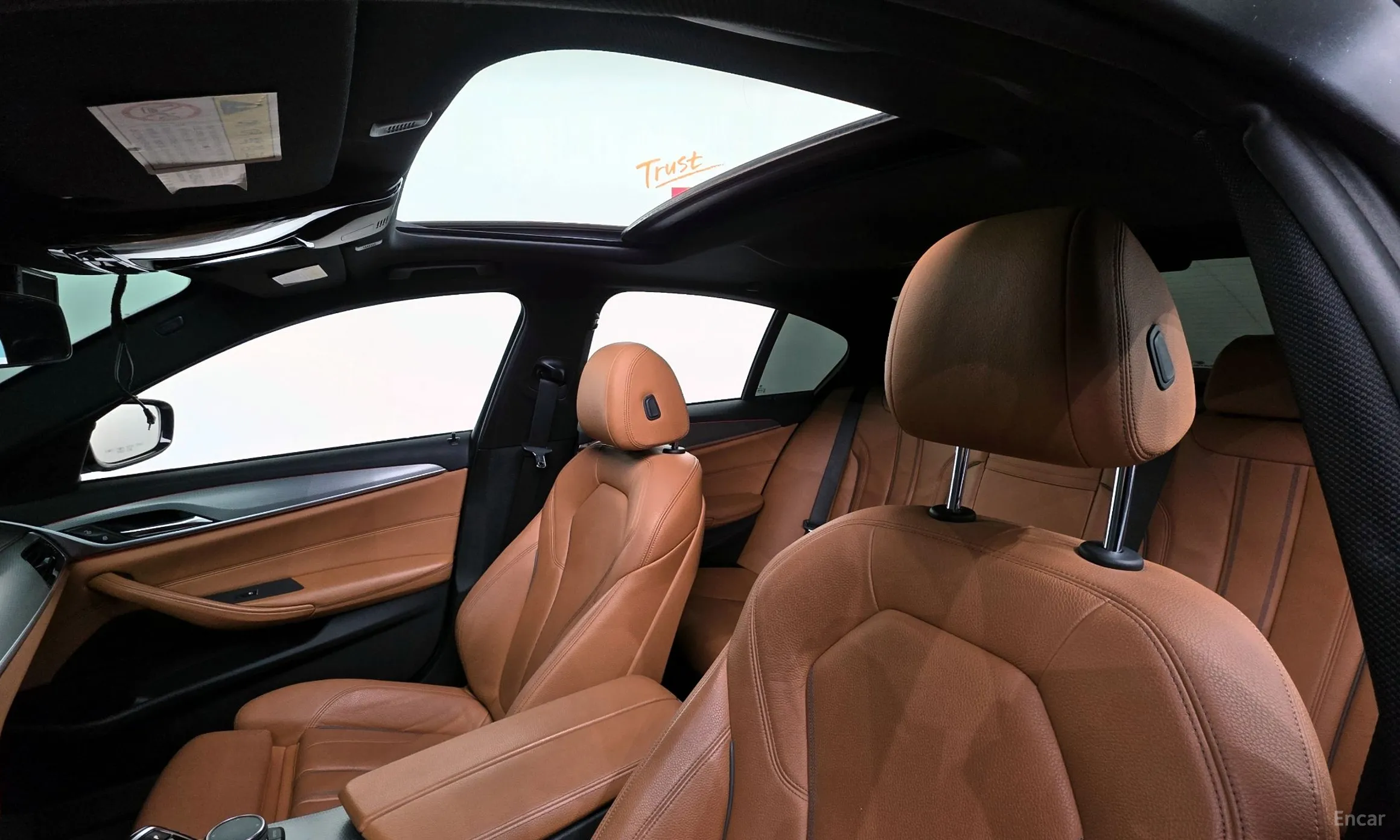 BMW 5 Series (G30) превью 19