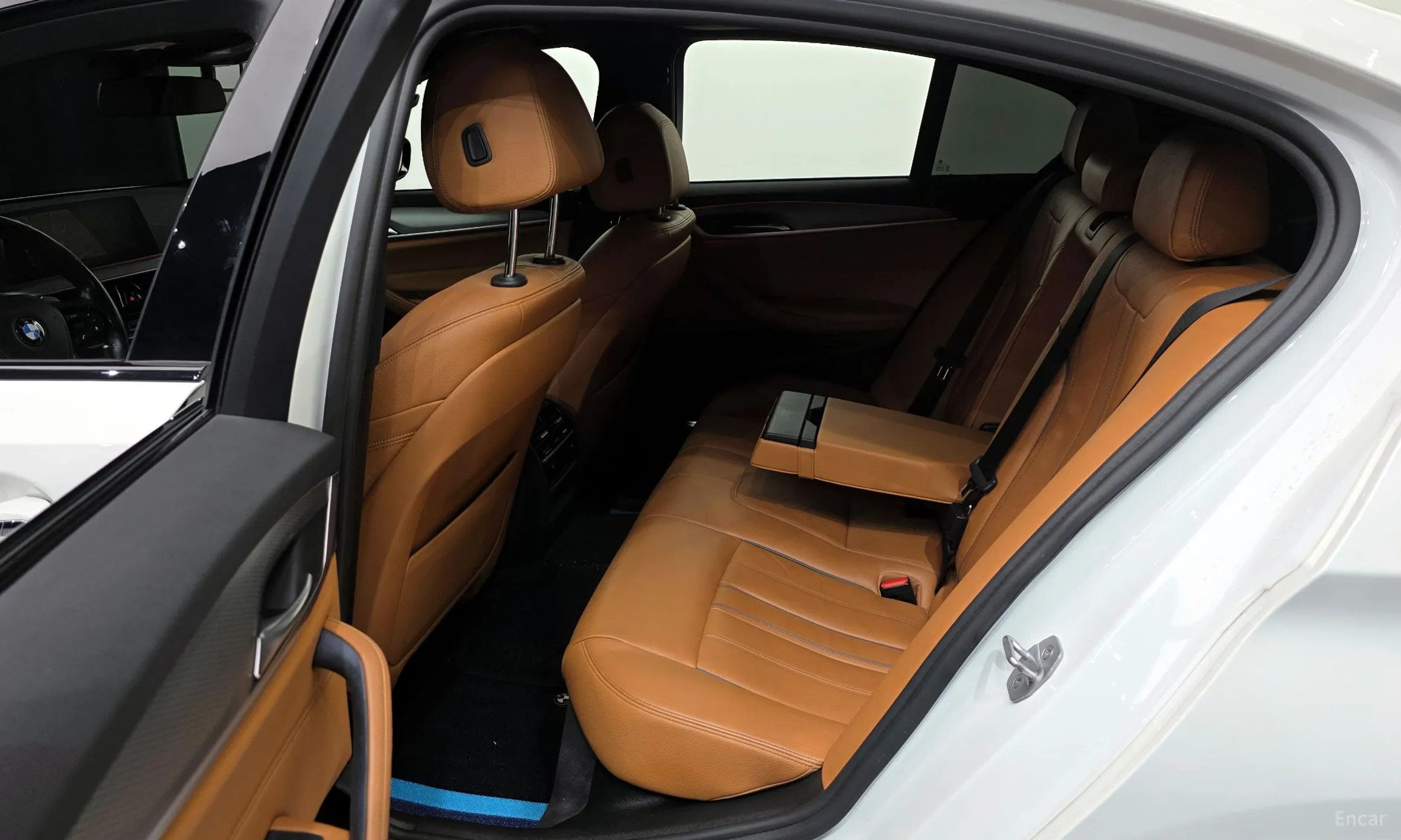 BMW 5 Series (G30) превью 20