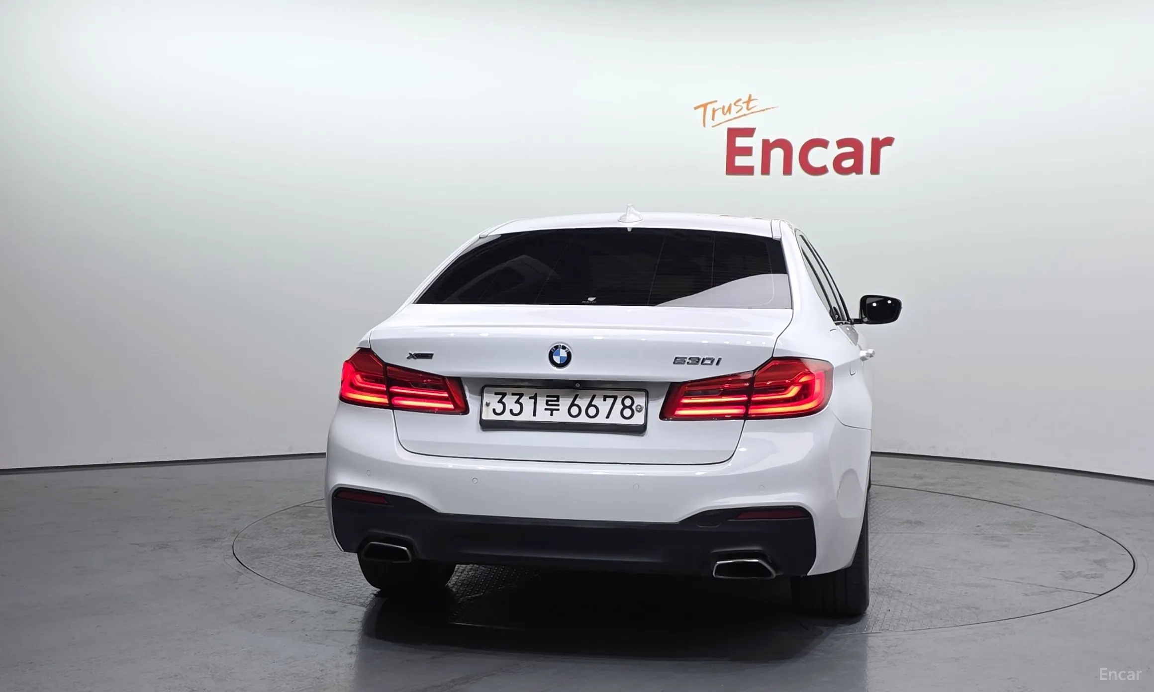 BMW 5 Series (G30) превью 4