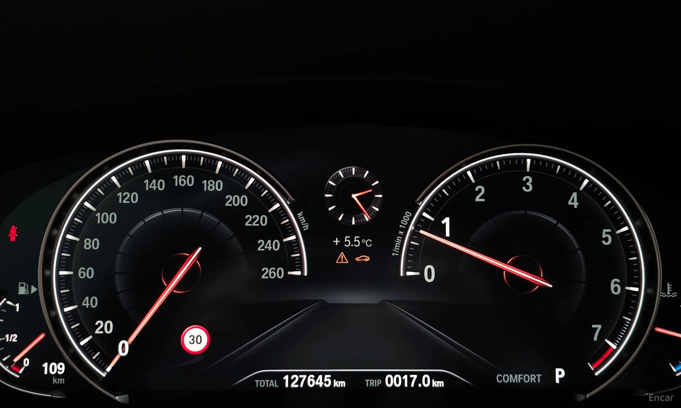 BMW 5 Series (G30) превью 8