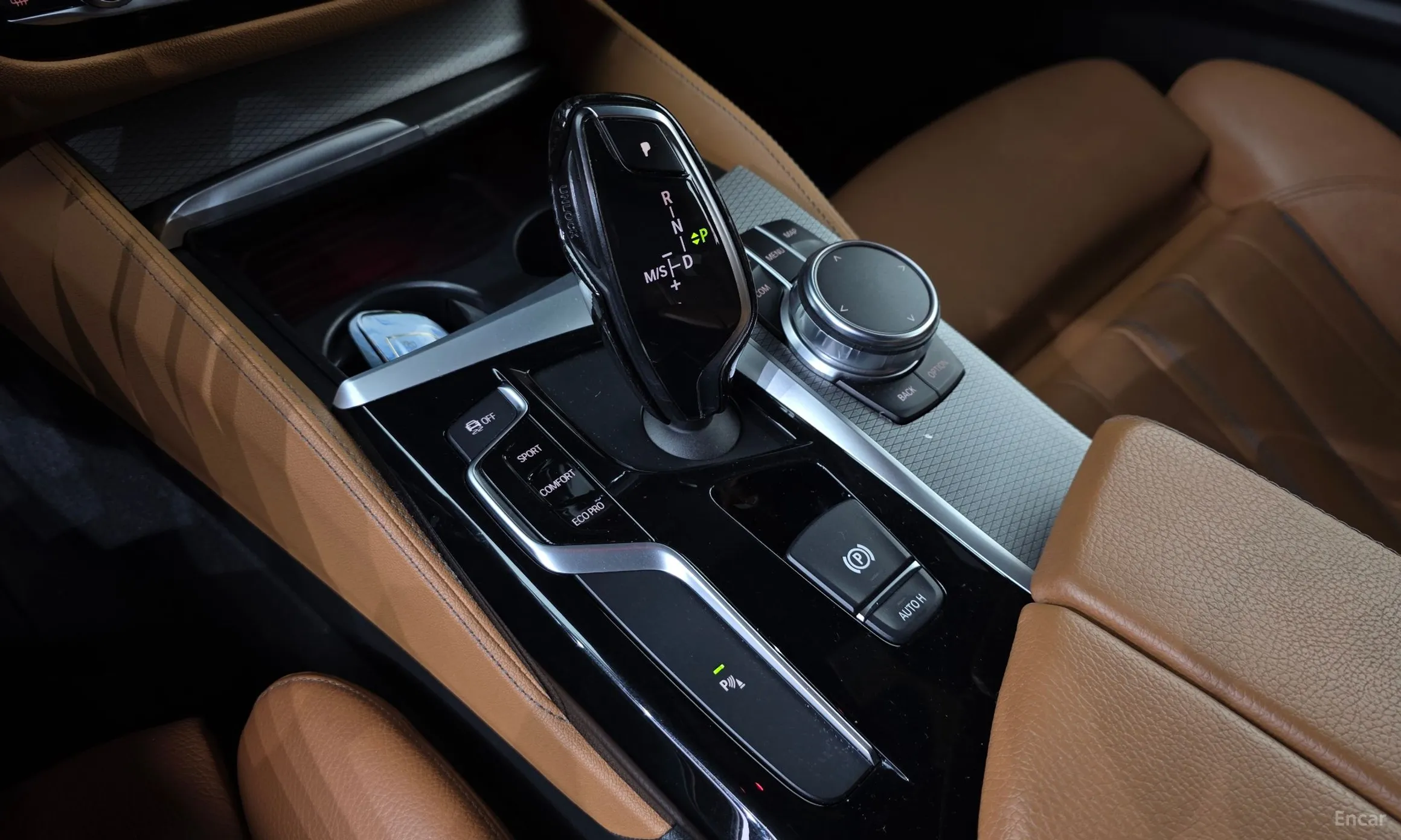 BMW 5 Series (G30) превью 9