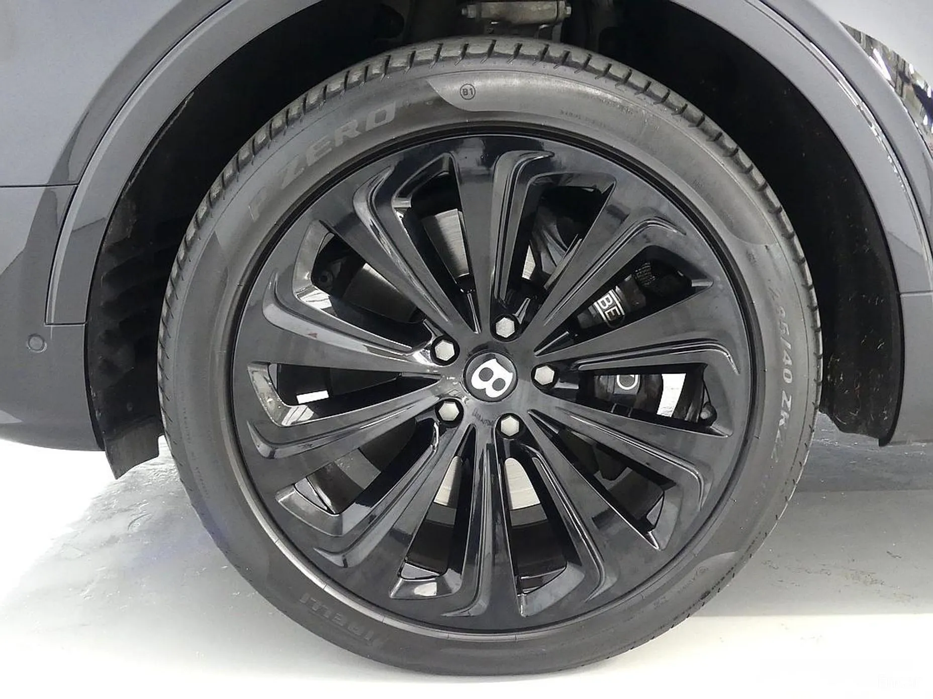 Bentley Bentayga превью 4