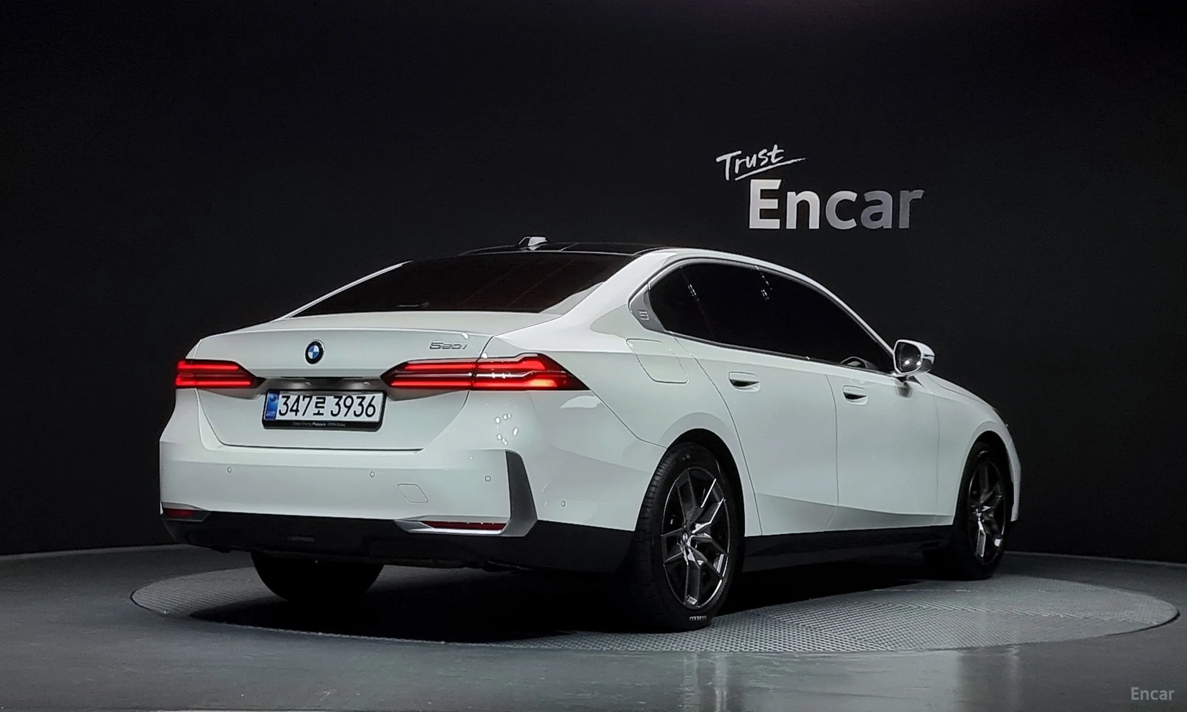BMW 5 Series (G60) превью 2