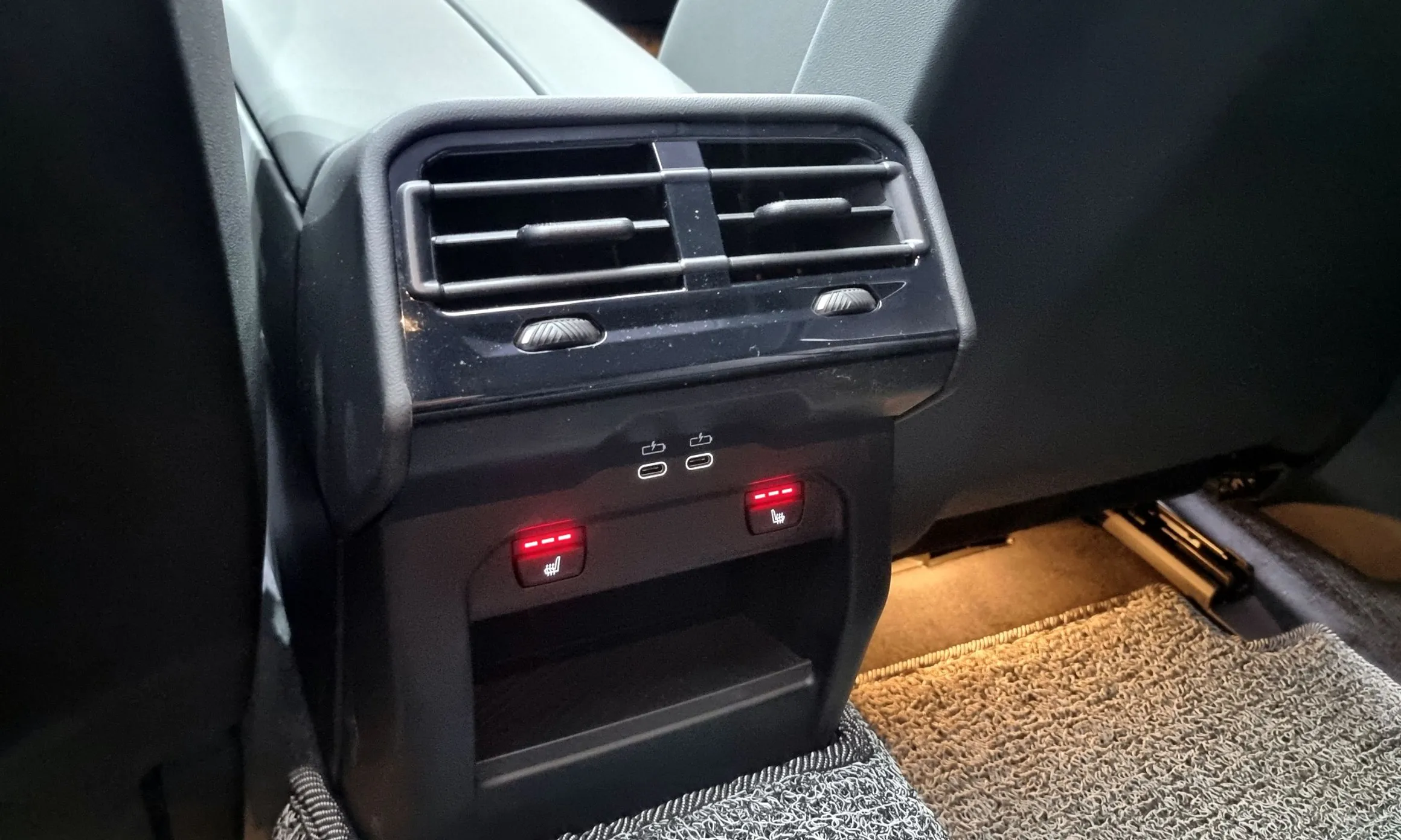 BMW 5 Series (G60) превью 16