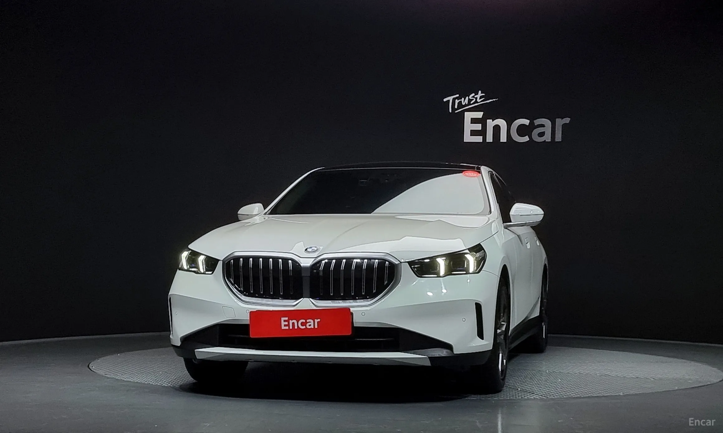 BMW 5 Series (G60) превью 3