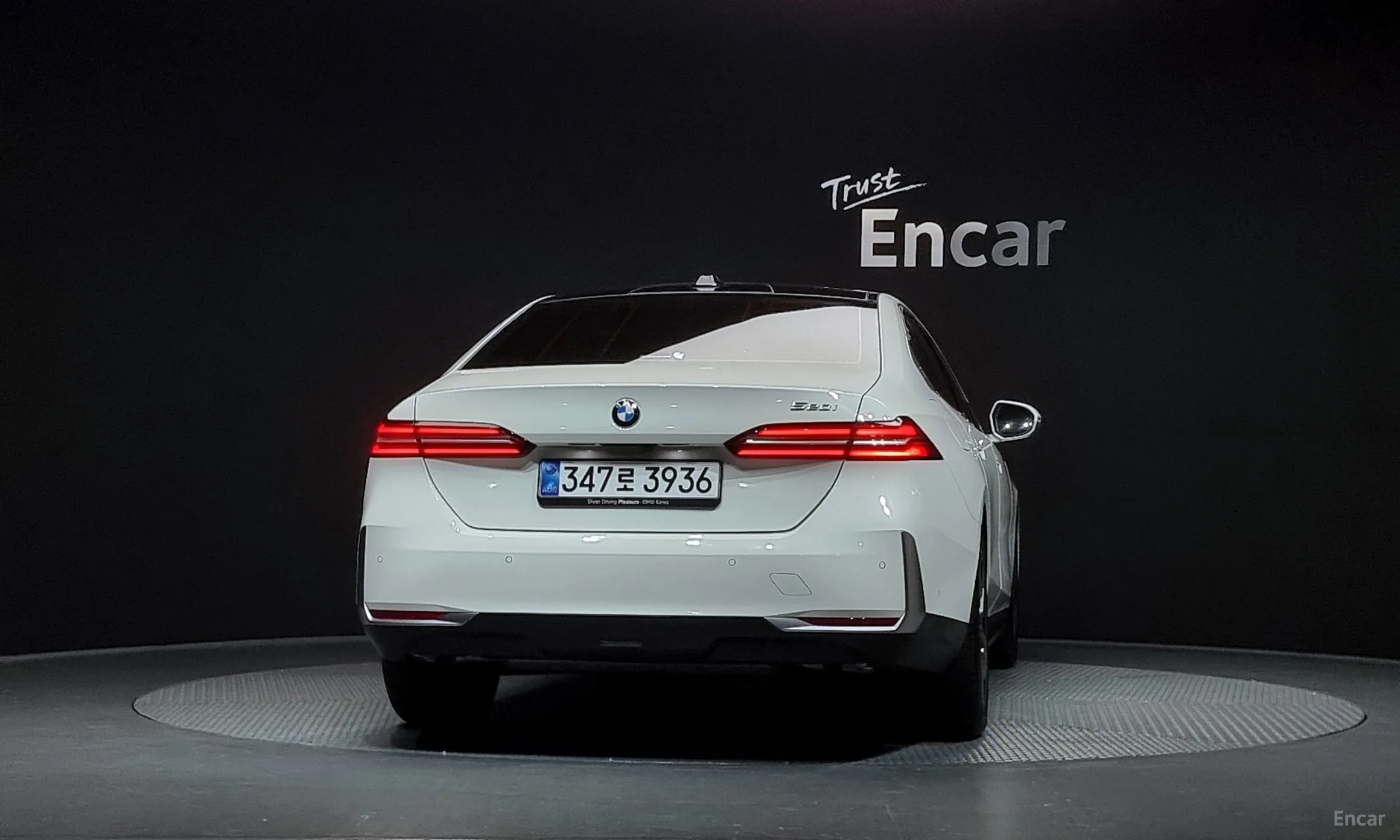BMW 5 Series (G60) превью 4