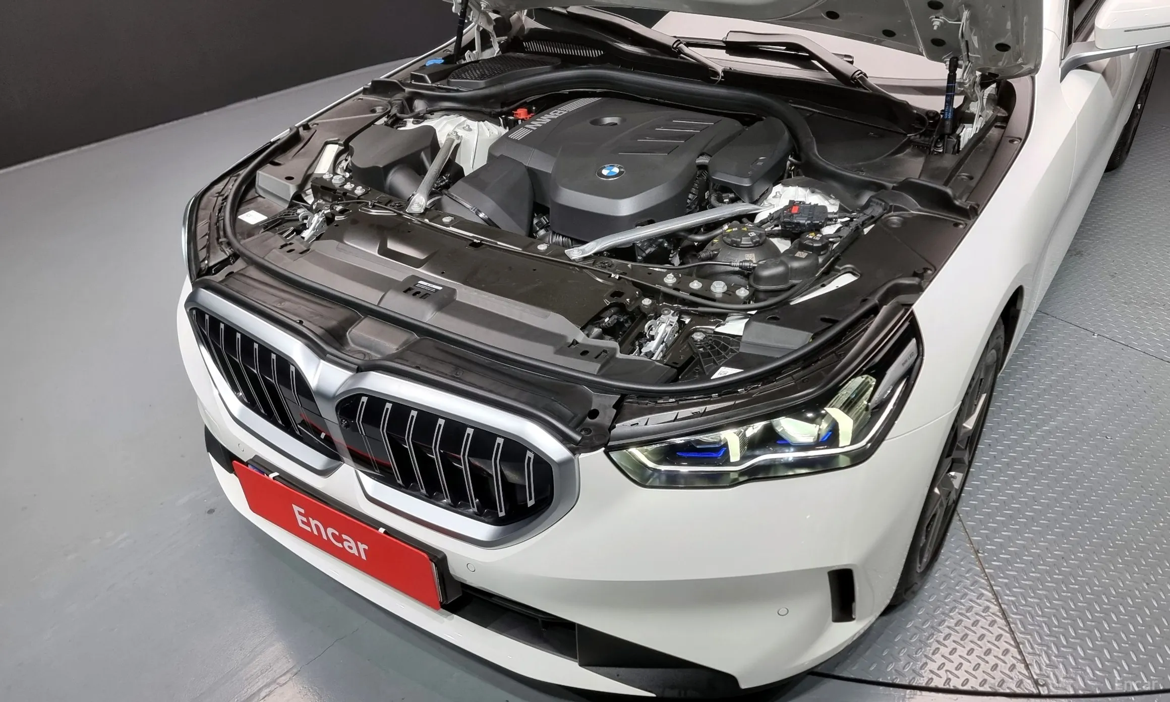 BMW 5 Series (G60) превью 6