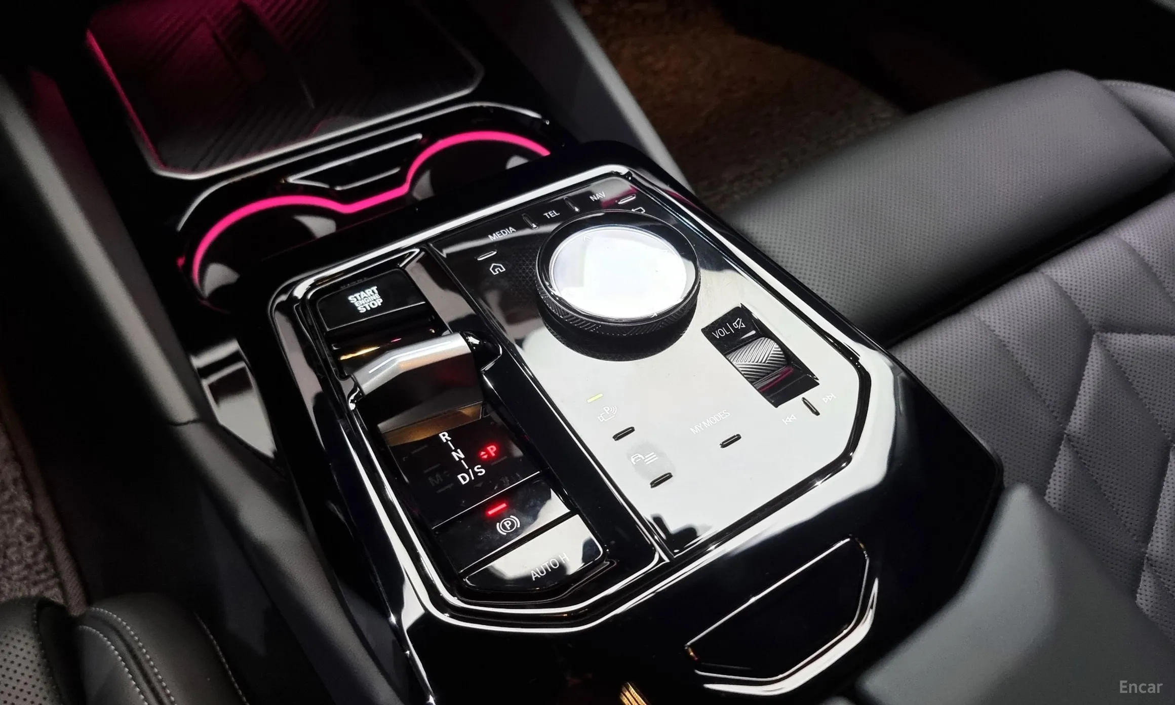 BMW 5 Series (G60) превью 9