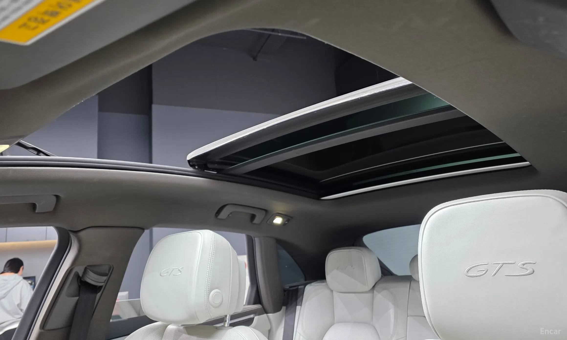 Porsche Macan превью 17