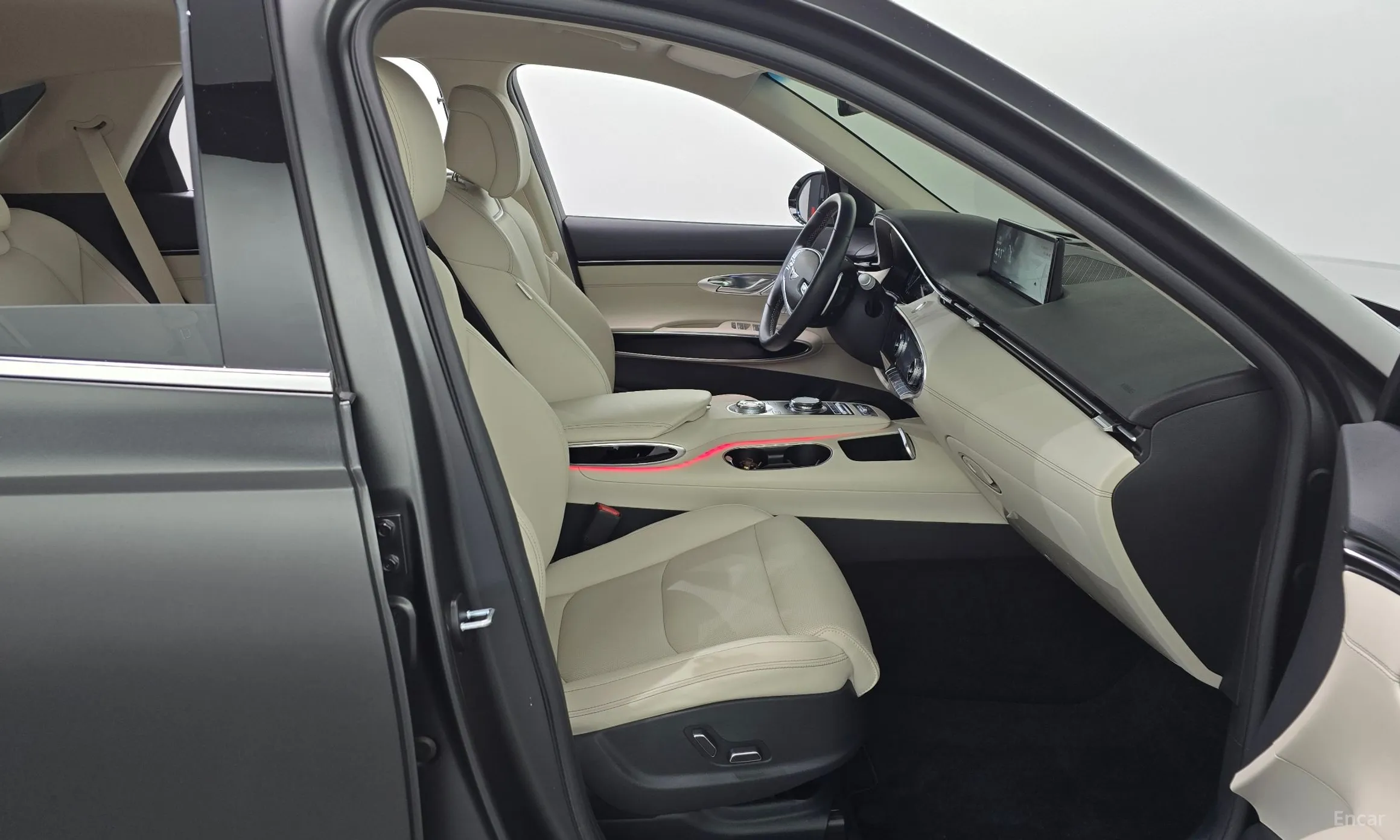 Genesis GV70 превью 11