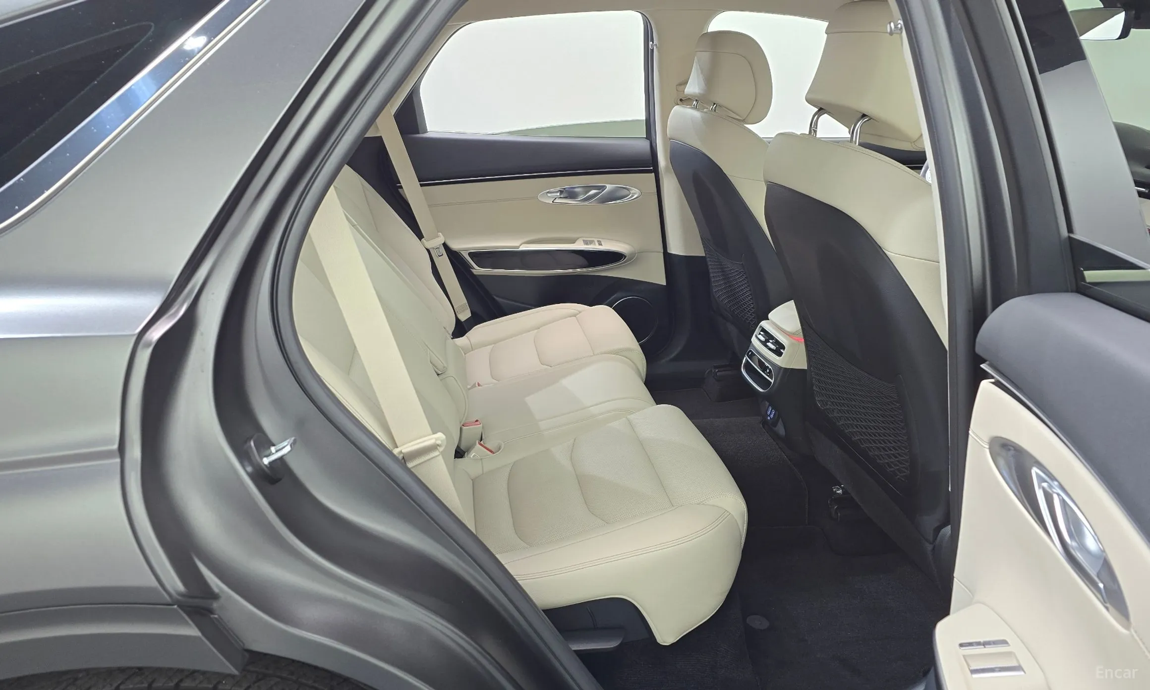 Genesis GV70 превью 12