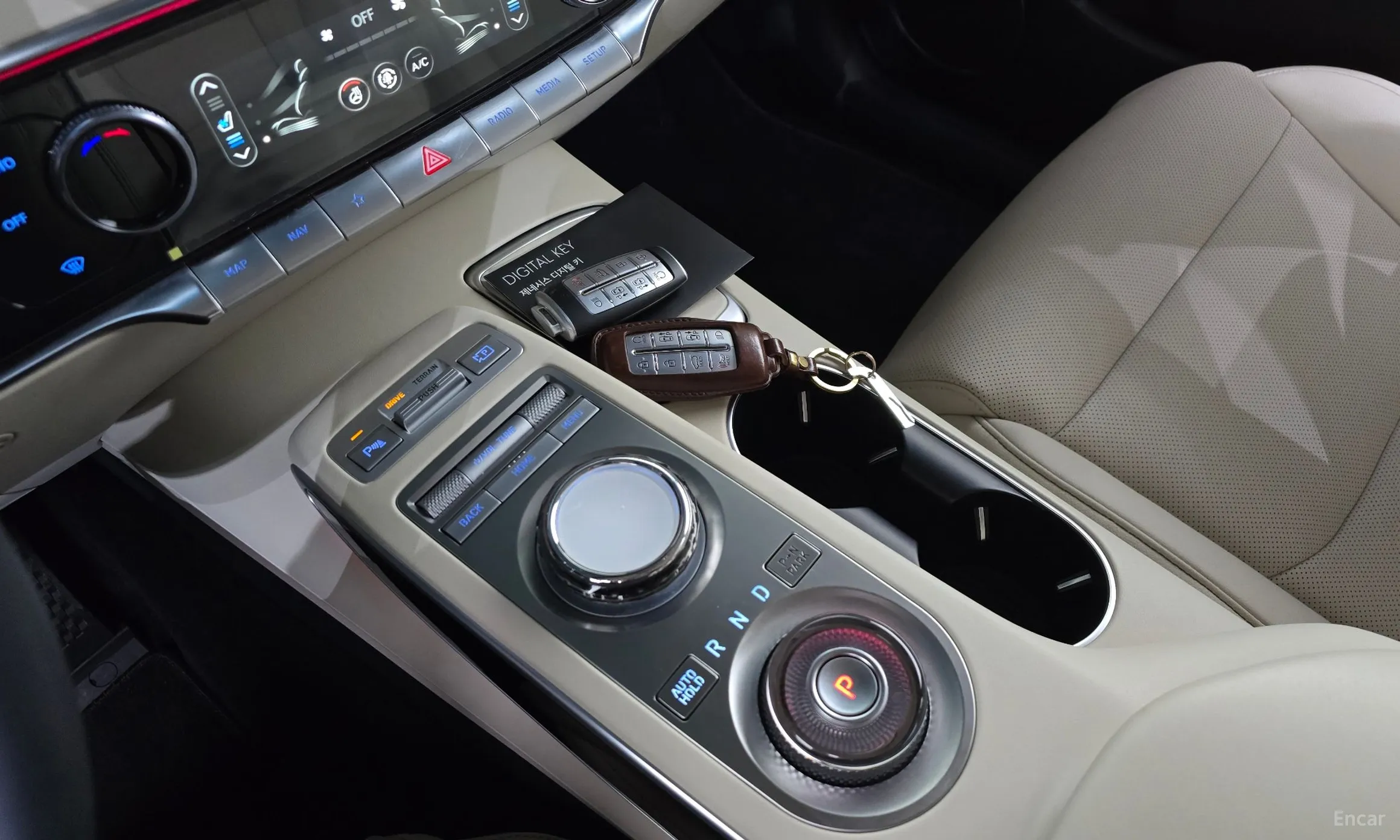 Genesis GV70 превью 9